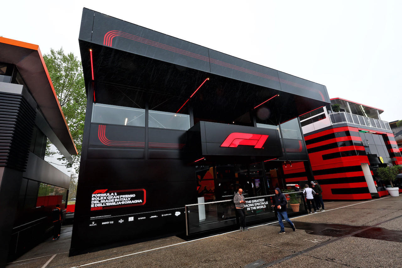 GP EMILIA ROMAGNA, F1 motorhome in the paddock.
21.04.2022. Formula 1 World Championship, Rd 4, Emilia Romagna Grand Prix, Imola, Italy, Preparation Day.
- www.xpbimages.com, EMail: requests@xpbimages.com © Copyright: Batchelor / XPB Images