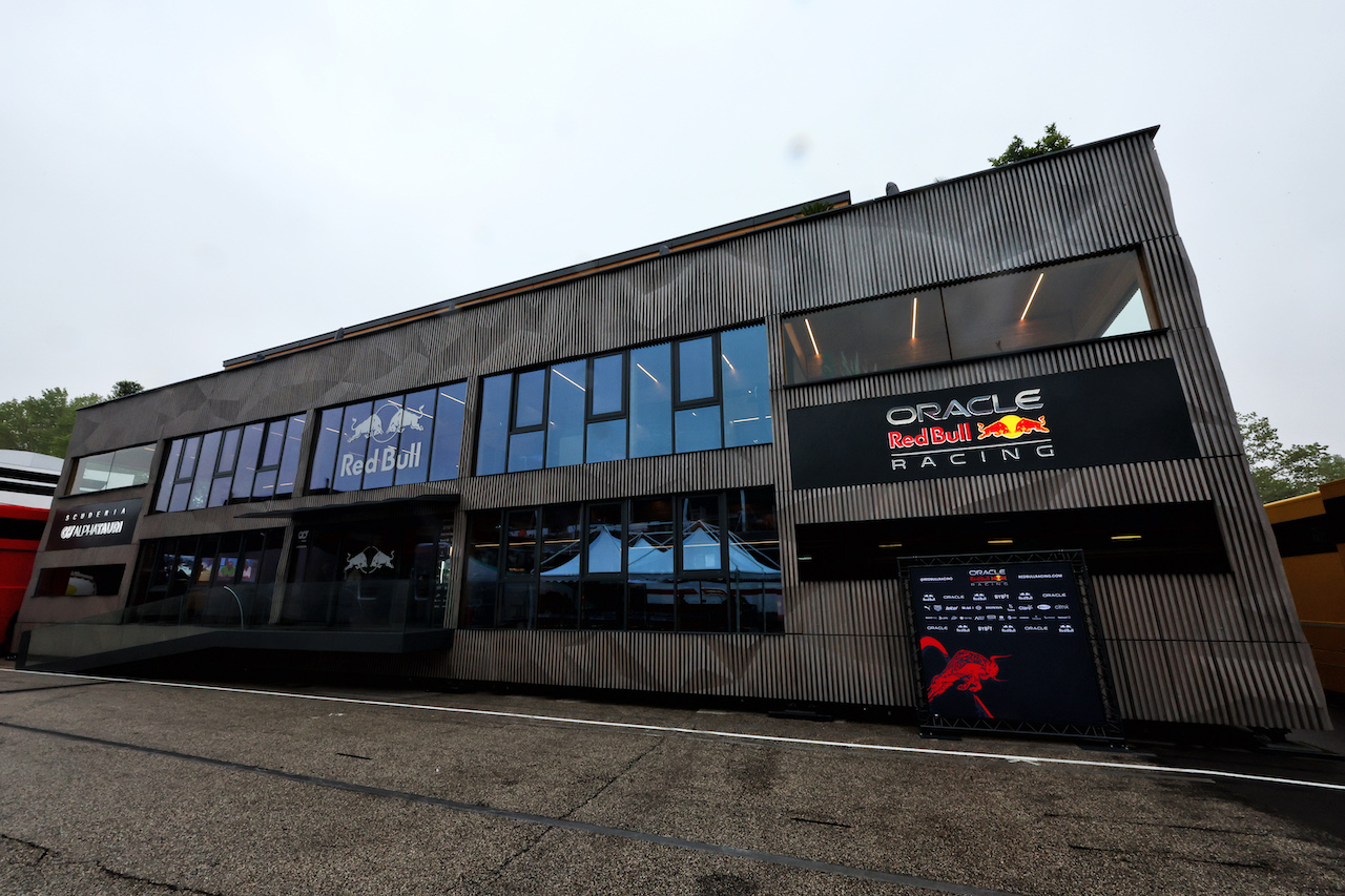 GP EMILIA ROMAGNA, Red Bull Energy Station motorhome in the paddock.
21.04.2022. Formula 1 World Championship, Rd 4, Emilia Romagna Grand Prix, Imola, Italy, Preparation Day.
- www.xpbimages.com, EMail: requests@xpbimages.com © Copyright: Batchelor / XPB Images