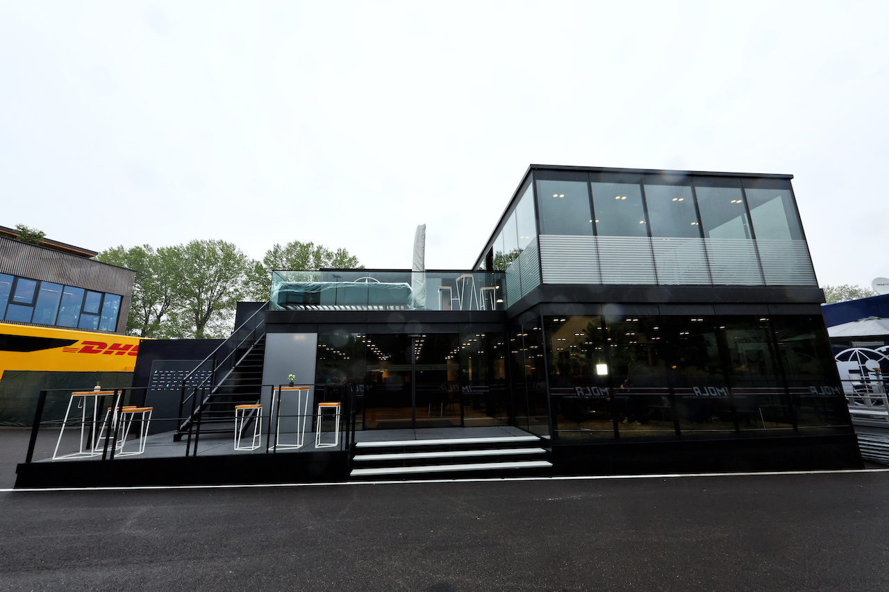 GP EMILIA ROMAGNA, Mercedes AMG F1 motorhome in the paddock.
21.04.2022. Formula 1 World Championship, Rd 4, Emilia Romagna Grand Prix, Imola, Italy, Preparation Day.
- www.xpbimages.com, EMail: requests@xpbimages.com © Copyright: Batchelor / XPB Images