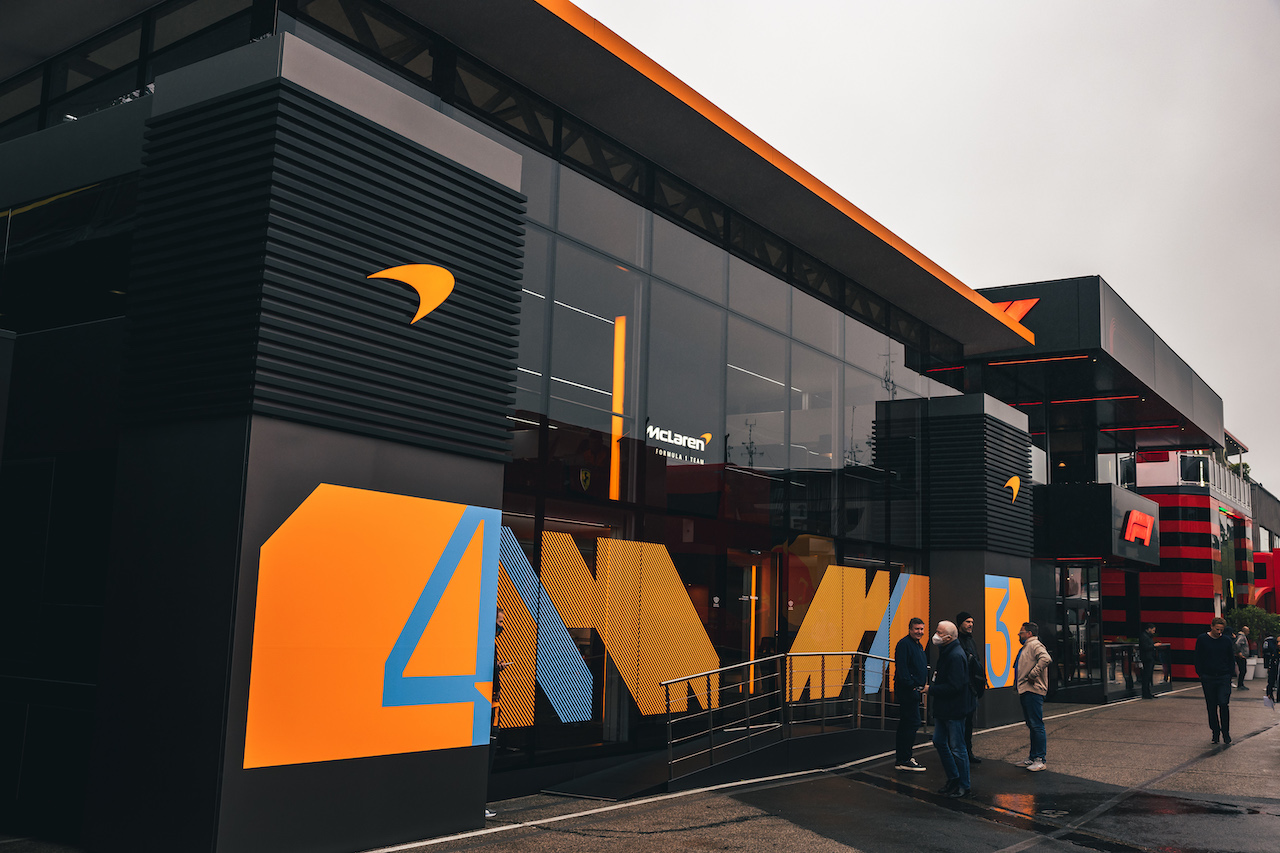 GP EMILIA ROMAGNA, McLaren motorhome in the paddock.
21.04.2022. Formula 1 World Championship, Rd 4, Emilia Romagna Grand Prix, Imola, Italy, Preparation Day.
- www.xpbimages.com, EMail: requests@xpbimages.com © Copyright: Bearne / XPB Images