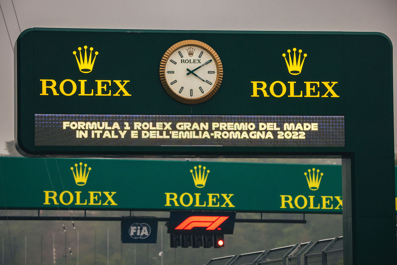 GP EMILIA ROMAGNA, Circuit Atmosfera - Rolex clock in the pits.
21.04.2022. Formula 1 World Championship, Rd 4, Emilia Romagna Grand Prix, Imola, Italy, Preparation Day.
- www.xpbimages.com, EMail: requests@xpbimages.com © Copyright: Bearne / XPB Images
