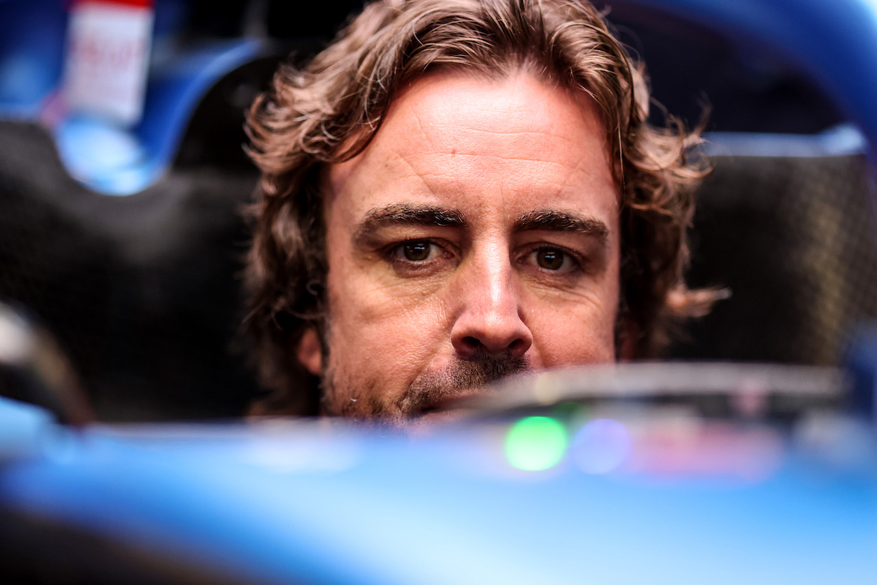 GP EMILIA ROMAGNA, Fernando Alonso (ESP), Alpine F1 Team 
21.04.2022. Formula 1 World Championship, Rd 4, Emilia Romagna Grand Prix, Imola, Italy, Preparation Day.
- www.xpbimages.com, EMail: requests@xpbimages.com ¬© Copyright: Charniaux / XPB Images