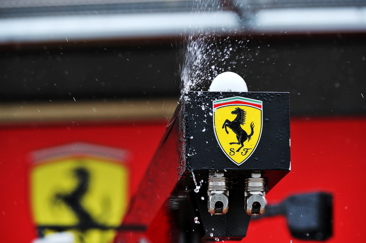 GP EMILIA ROMAGNA, Ferrari pit equipment hit by rain.
22.04.2022. Formula 1 World Championship, Rd 4, Emilia Romagna Grand Prix, Imola, Italy, Qualifiche Day.
 - www.xpbimages.com, EMail: requests@xpbimages.com © Copyright: Coates / XPB Images