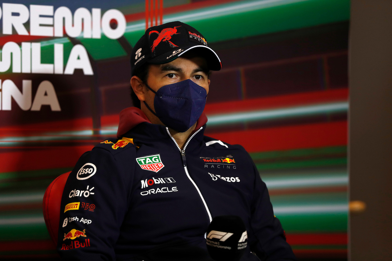 GP EMILIA ROMAGNA, Sergio Perez (MEX) Red Bull Racing in the FIA Press Conference.
22.04.2022. Formula 1 World Championship, Rd 4, Emilia Romagna Grand Prix, Imola, Italy, Qualifiche Day.
- www.xpbimages.com, EMail: requests@xpbimages.com © Copyright: XPB Images