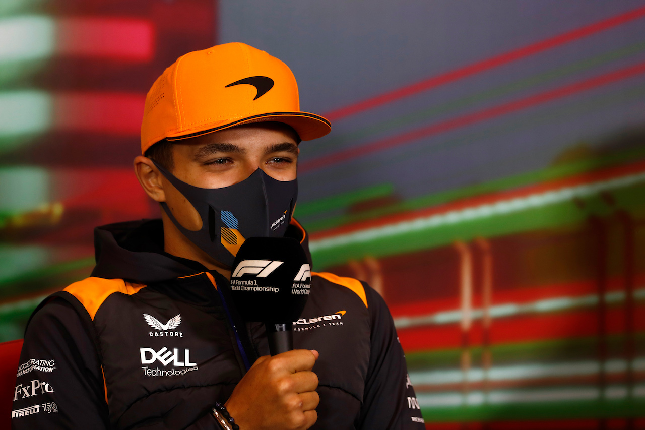 GP EMILIA ROMAGNA, Lando Norris (GBR) McLaren in the FIA Press Conference.
22.04.2022. Formula 1 World Championship, Rd 4, Emilia Romagna Grand Prix, Imola, Italy, Qualifiche Day.
- www.xpbimages.com, EMail: requests@xpbimages.com © Copyright: XPB Images