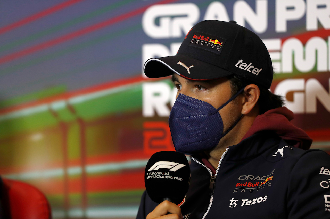 GP EMILIA ROMAGNA, Sergio Perez (MEX) Red Bull Racing in the FIA Press Conference.
22.04.2022. Formula 1 World Championship, Rd 4, Emilia Romagna Grand Prix, Imola, Italy, Qualifiche Day.
- www.xpbimages.com, EMail: requests@xpbimages.com © Copyright: XPB Images