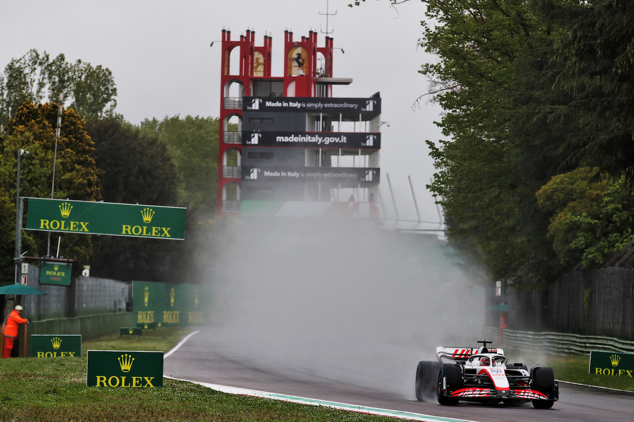 GP EMILIA ROMAGNA, Kevin Magnussen (DEN) Haas VF-22.
22.04.2022. Formula 1 World Championship, Rd 4, Emilia Romagna Grand Prix, Imola, Italy, Qualifiche Day.
 - www.xpbimages.com, EMail: requests@xpbimages.com © Copyright: Coates / XPB Images