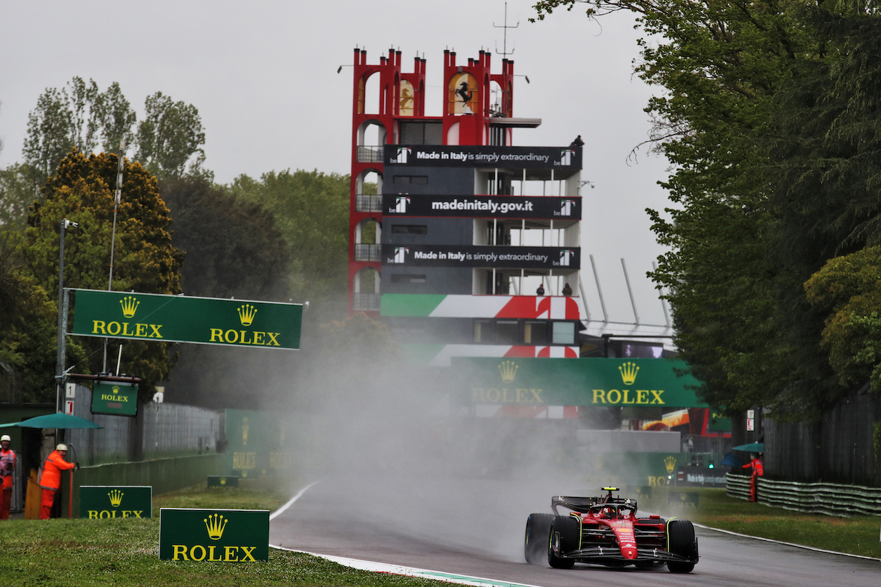 GP EMILIA ROMAGNA, Carlos Sainz Jr (ESP) Ferrari F1-75.
22.04.2022. Formula 1 World Championship, Rd 4, Emilia Romagna Grand Prix, Imola, Italy, Qualifiche Day.
 - www.xpbimages.com, EMail: requests@xpbimages.com © Copyright: Coates / XPB Images