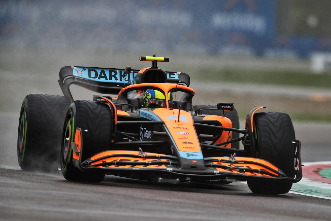 GP EMILIA ROMAGNA, Lando Norris (GBR) McLaren MCL36.
22.04.2022. Formula 1 World Championship, Rd 4, Emilia Romagna Grand Prix, Imola, Italy, Qualifiche Day.
 - www.xpbimages.com, EMail: requests@xpbimages.com © Copyright: Coates / XPB Images