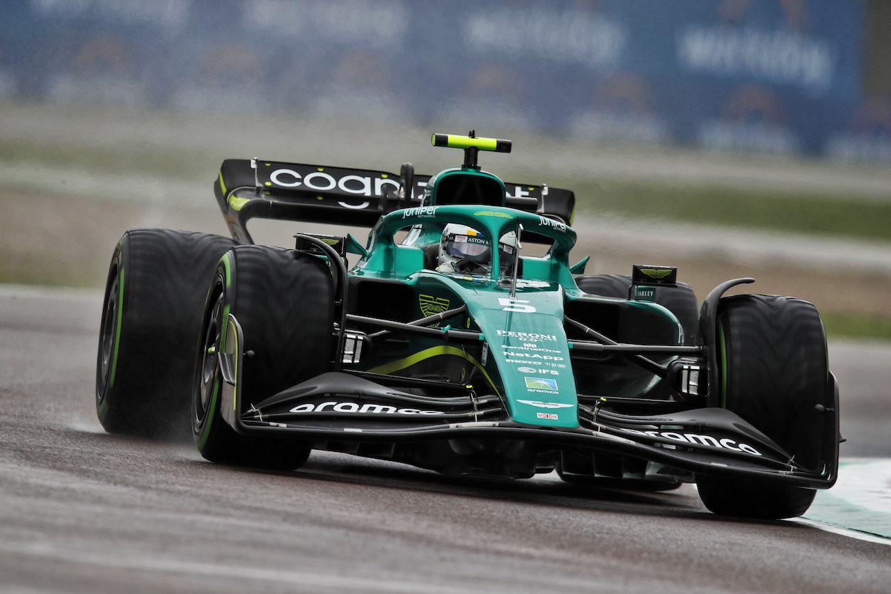 GP EMILIA ROMAGNA, Sebastian Vettel (GER) Aston Martin F1 Team AMR22.
22.04.2022. Formula 1 World Championship, Rd 4, Emilia Romagna Grand Prix, Imola, Italy, Qualifiche Day.
 - www.xpbimages.com, EMail: requests@xpbimages.com © Copyright: Coates / XPB Images