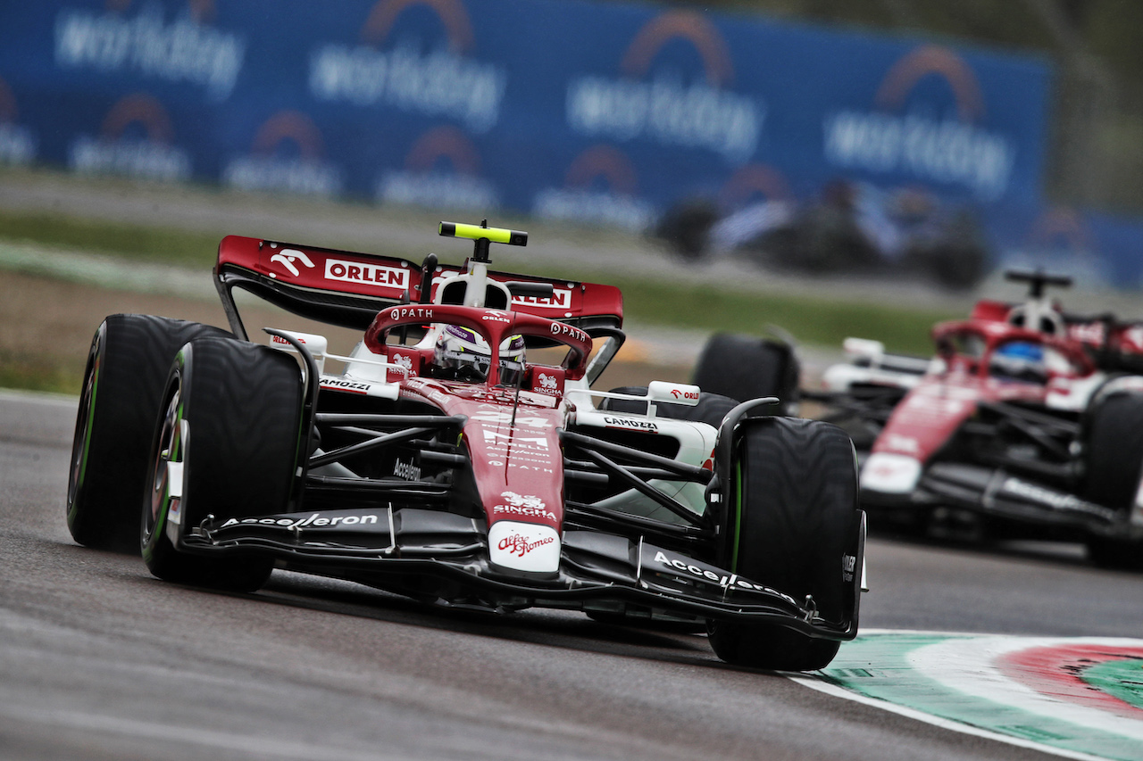 GP EMILIA ROMAGNA, Guanyu Zhou (CHN) Alfa Romeo F1 Team C42.
22.04.2022. Formula 1 World Championship, Rd 4, Emilia Romagna Grand Prix, Imola, Italy, Qualifiche Day.
 - www.xpbimages.com, EMail: requests@xpbimages.com © Copyright: Coates / XPB Images