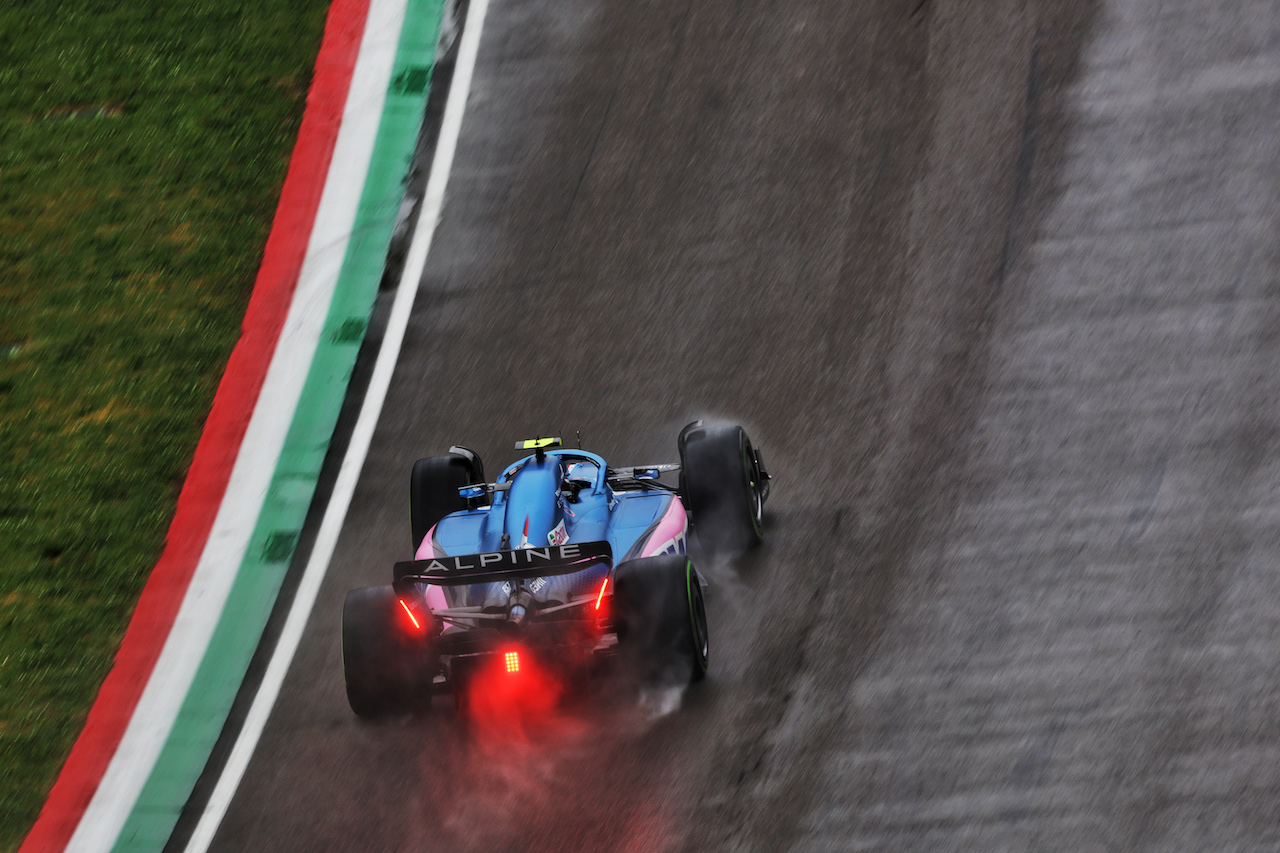 GP EMILIA ROMAGNA, Esteban Ocon (FRA) Alpine F1 Team A522.
22.04.2022. Formula 1 World Championship, Rd 4, Emilia Romagna Grand Prix, Imola, Italy, Qualifiche Day.
- www.xpbimages.com, EMail: requests@xpbimages.com © Copyright: Bearne / XPB Images