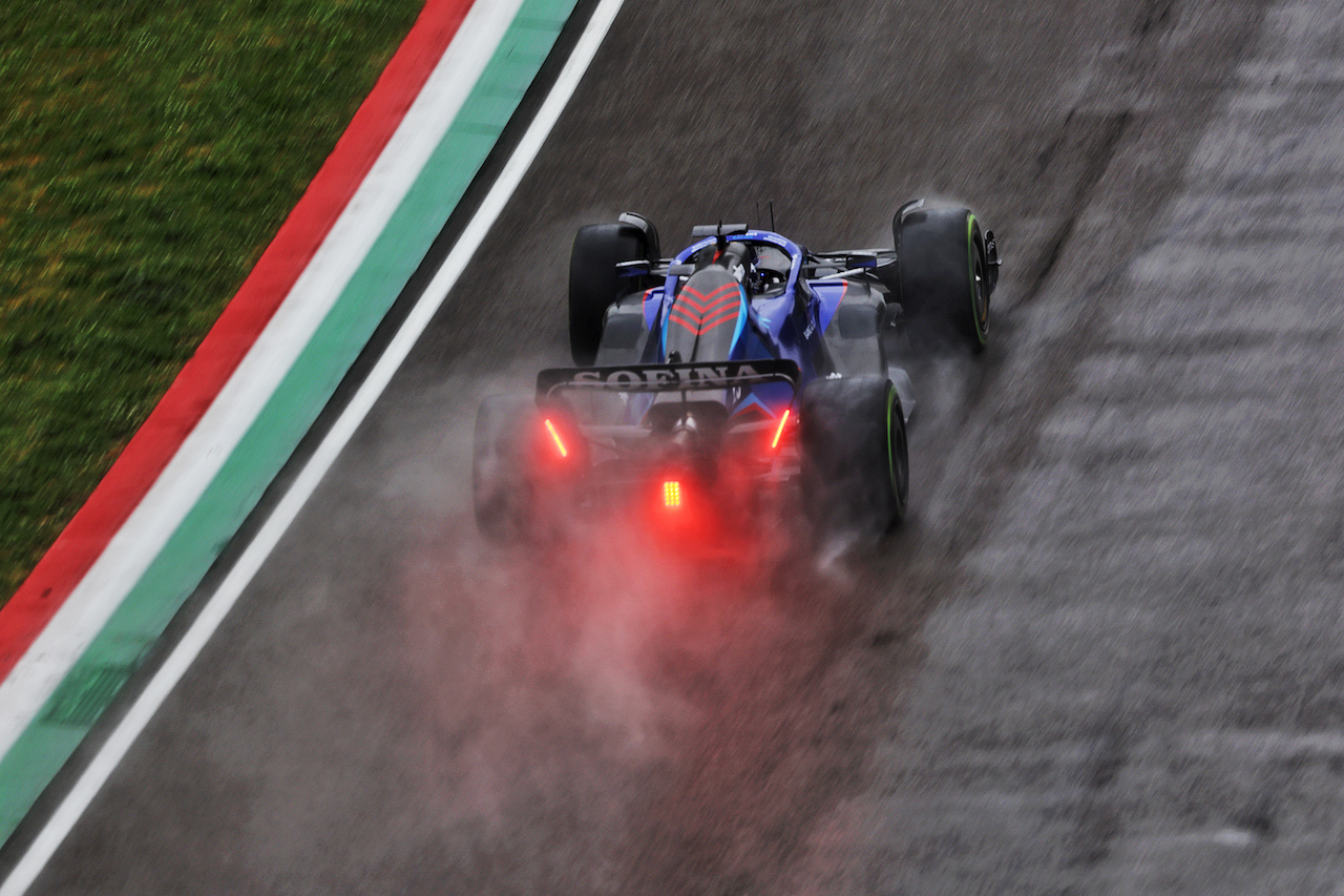 GP EMILIA ROMAGNA, Alexander Albon (THA) Williams Racing FW44.
22.04.2022. Formula 1 World Championship, Rd 4, Emilia Romagna Grand Prix, Imola, Italy, Qualifiche Day.
- www.xpbimages.com, EMail: requests@xpbimages.com © Copyright: Bearne / XPB Images