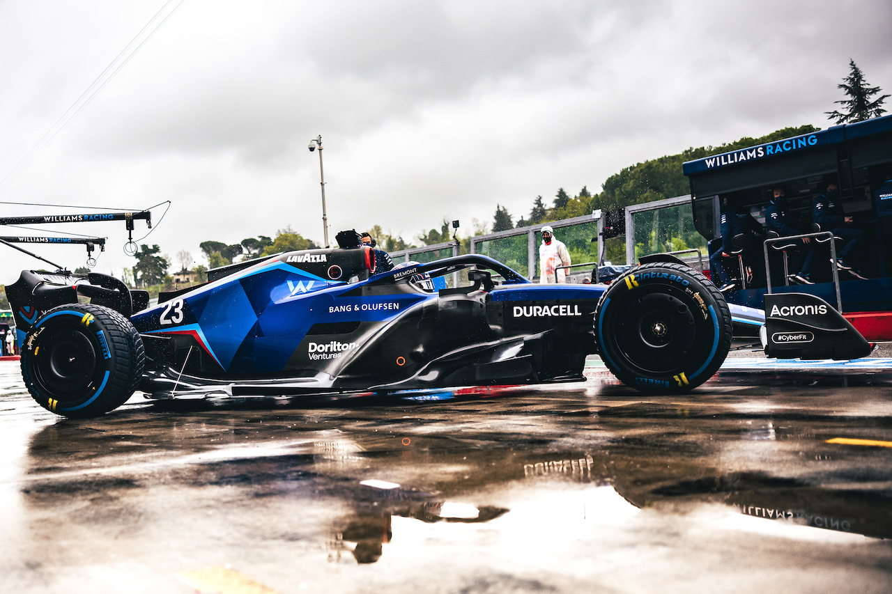 GP EMILIA ROMAGNA, Alexander Albon (THA) Williams Racing FW44 leaves the pits.
22.04.2022. Formula 1 World Championship, Rd 4, Emilia Romagna Grand Prix, Imola, Italy, Qualifiche Day.
- www.xpbimages.com, EMail: requests@xpbimages.com © Copyright: Bearne / XPB Images