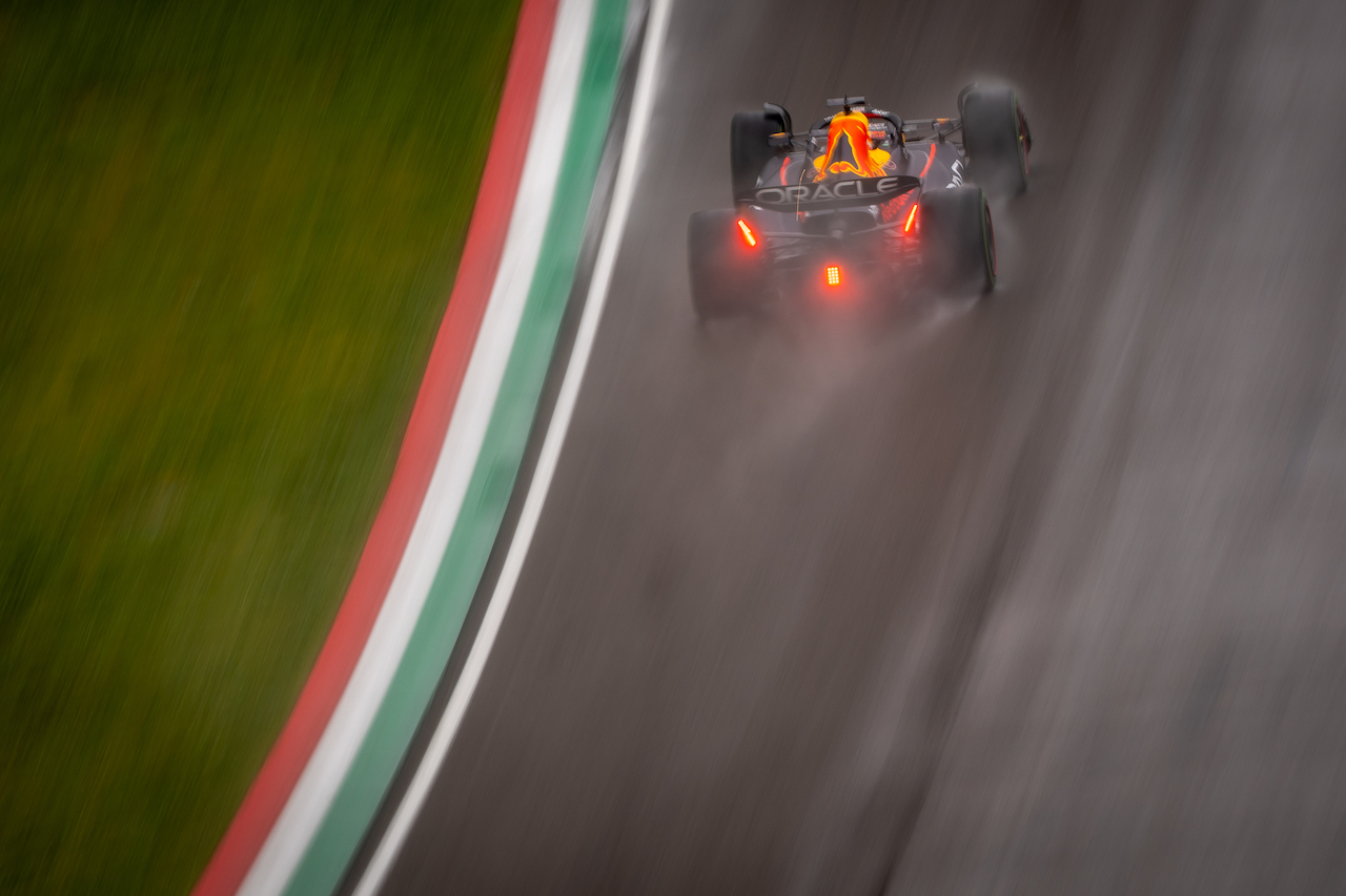 GP EMILIA ROMAGNA, Max Verstappen (NLD) Red Bull Racing RB18.
22.04.2022. Formula 1 World Championship, Rd 4, Emilia Romagna Grand Prix, Imola, Italy, Qualifiche Day.
- www.xpbimages.com, EMail: requests@xpbimages.com © Copyright: Bearne / XPB Images