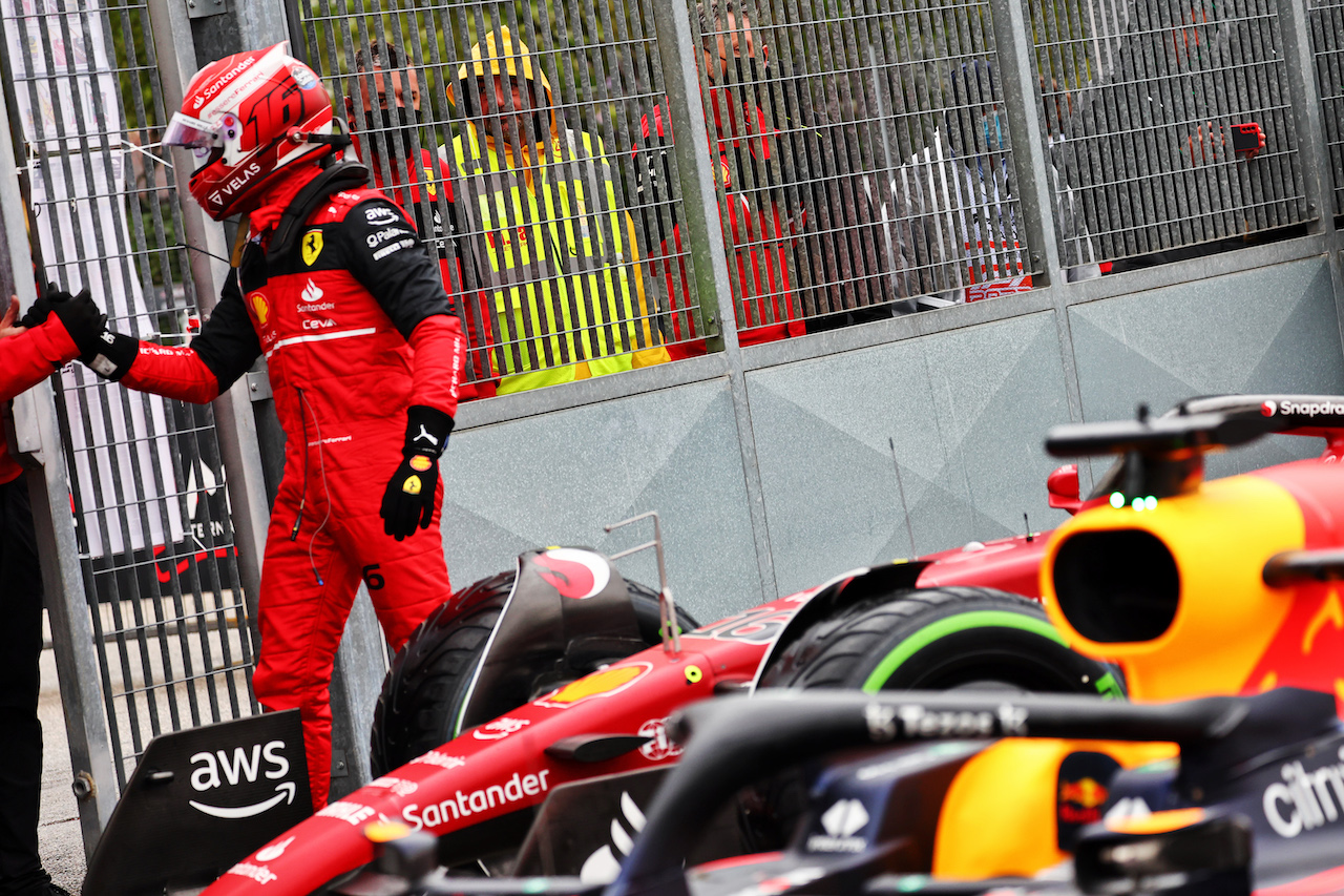 GP EMILIA ROMAGNA, Charles Leclerc (MON) Ferrari celebrates his second position in qualifying parc ferme.
22.04.2022. Formula 1 World Championship, Rd 4, Emilia Romagna Grand Prix, Imola, Italy, Qualifiche Day.
- www.xpbimages.com, EMail: requests@xpbimages.com © Copyright: Batchelor / XPB Images
