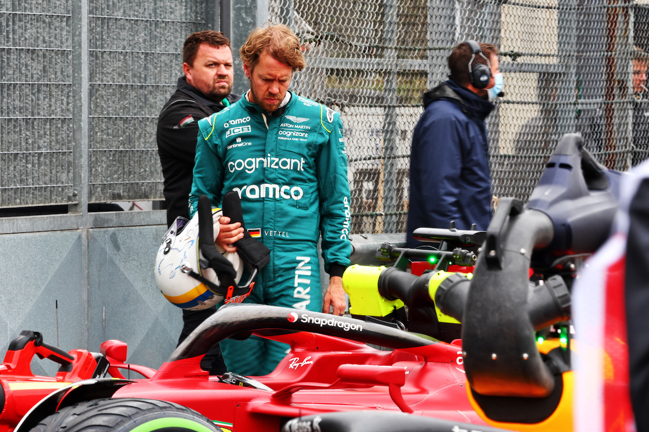 GP EMILIA ROMAGNA, Sebastian Vettel (GER) Aston Martin F1 Team in qualifying parc ferme.
22.04.2022. Formula 1 World Championship, Rd 4, Emilia Romagna Grand Prix, Imola, Italy, Qualifiche Day.
- www.xpbimages.com, EMail: requests@xpbimages.com © Copyright: Batchelor / XPB Images
