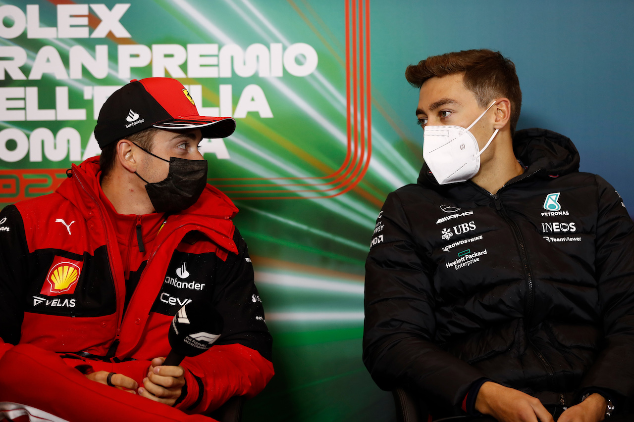 GP EMILIA ROMAGNA, (L to R): Charles Leclerc (MON) Ferrari e George Russell (GBR) Mercedes AMG F1 in the FIA Press Conference.
22.04.2022. Formula 1 World Championship, Rd 4, Emilia Romagna Grand Prix, Imola, Italy, Qualifiche Day.
- www.xpbimages.com, EMail: requests@xpbimages.com © Copyright: XPB Images