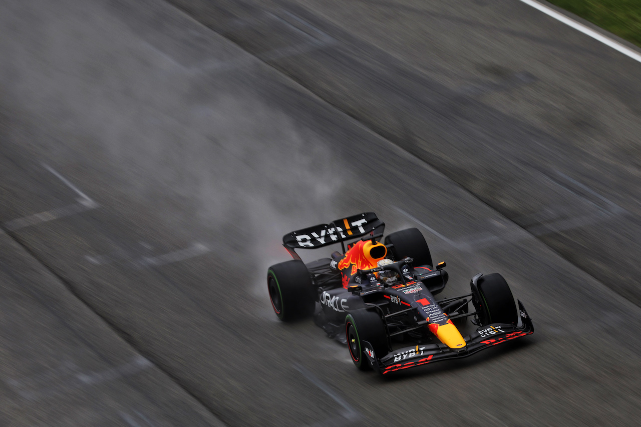 GP EMILIA ROMAGNA, Max Verstappen (NLD) Red Bull Racing RB18.
22.04.2022. Formula 1 World Championship, Rd 4, Emilia Romagna Grand Prix, Imola, Italy, Qualifiche Day.
- www.xpbimages.com, EMail: requests@xpbimages.com © Copyright: Bearne / XPB Images