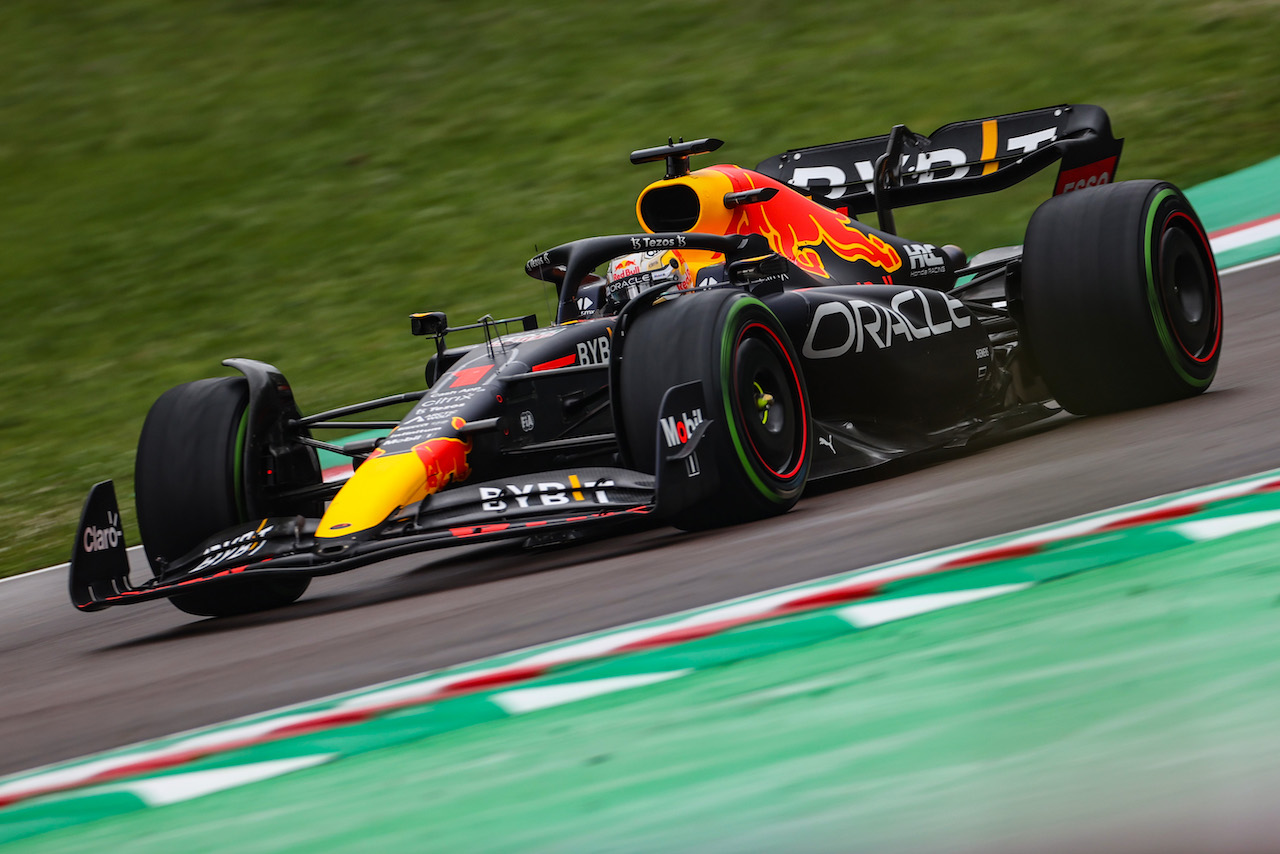 GP EMILIA ROMAGNA, Max Verstappen (NLD), Red Bull Racing 
22.04.2022. Formula 1 World Championship, Rd 4, Emilia Romagna Grand Prix, Imola, Italy, Qualifiche Day.
- www.xpbimages.com, EMail: requests@xpbimages.com ¬© Copyright: Charniaux / XPB Images