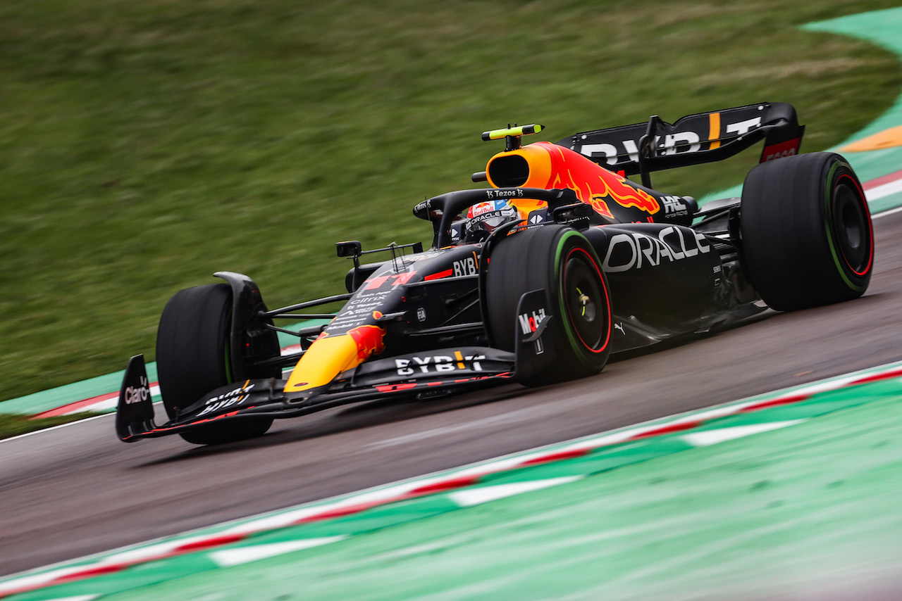 GP EMILIA ROMAGNA, Sergio Perez (MEX), Red Bull Racing 
22.04.2022. Formula 1 World Championship, Rd 4, Emilia Romagna Grand Prix, Imola, Italy, Qualifiche Day.
- www.xpbimages.com, EMail: requests@xpbimages.com ¬© Copyright: Charniaux / XPB Images