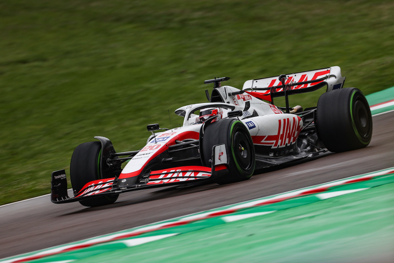 GP EMILIA ROMAGNA, Kevin Magnussen (DEN) Haas F1 Team 
22.04.2022. Formula 1 World Championship, Rd 4, Emilia Romagna Grand Prix, Imola, Italy, Qualifiche Day.
- www.xpbimages.com, EMail: requests@xpbimages.com ¬© Copyright: Charniaux / XPB Images