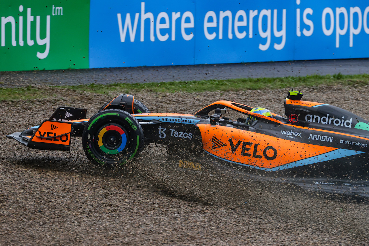 GP EMILIA ROMAGNA, Lando Norris (GBR), McLaren F1 Team 
22.04.2022. Formula 1 World Championship, Rd 4, Emilia Romagna Grand Prix, Imola, Italy, Qualifiche Day.
- www.xpbimages.com, EMail: requests@xpbimages.com ¬© Copyright: Charniaux / XPB Images
