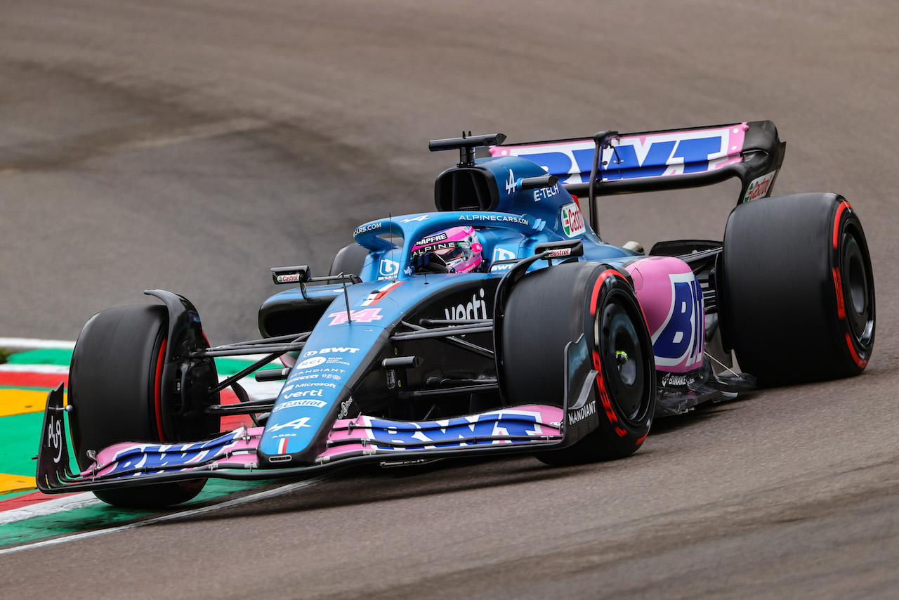 GP EMILIA ROMAGNA, Fernando Alonso (ESP), Alpine F1 Team 
22.04.2022. Formula 1 World Championship, Rd 4, Emilia Romagna Grand Prix, Imola, Italy, Qualifiche Day.
- www.xpbimages.com, EMail: requests@xpbimages.com ¬© Copyright: Charniaux / XPB Images