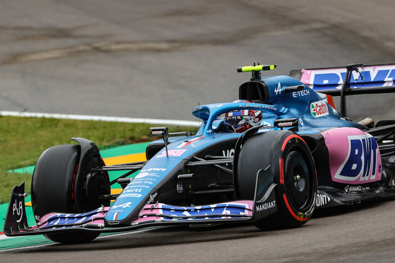 GP EMILIA ROMAGNA, Esteban Ocon (FRA), Alpine F1 Team 
22.04.2022. Formula 1 World Championship, Rd 4, Emilia Romagna Grand Prix, Imola, Italy, Qualifiche Day.
- www.xpbimages.com, EMail: requests@xpbimages.com © Copyright: Charniaux / XPB Images