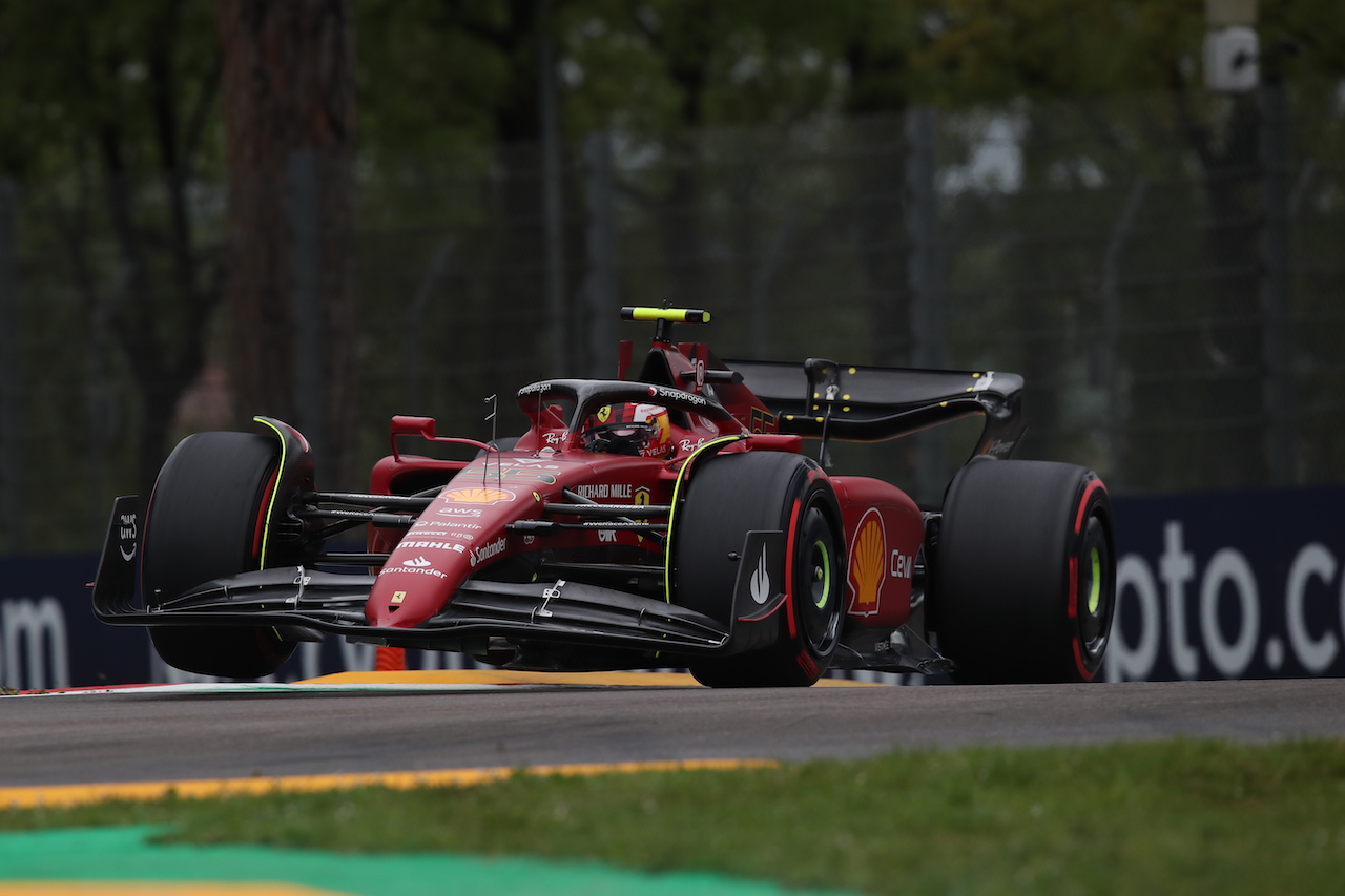 GP EMILIA ROMAGNA, Carlos Sainz Jr (ESP) Ferrari F1-75.
22.04.2022. Formula 1 World Championship, Rd 4, Emilia Romagna Grand Prix, Imola, Italy, Qualifiche Day.
 - www.xpbimages.com, EMail: requests@xpbimages.com © Copyright: Coates / XPB Images