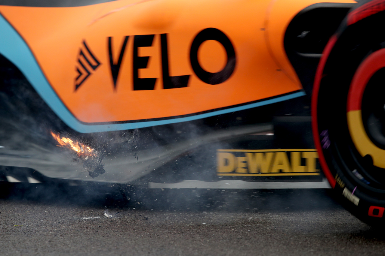 GP EMILIA ROMAGNA, McLaren MCL36 runs over debris from Alexander Albon (THA) Williams Racing FW44.
22.04.2022. Formula 1 World Championship, Rd 4, Emilia Romagna Grand Prix, Imola, Italy, Qualifiche Day.
 - www.xpbimages.com, EMail: requests@xpbimages.com © Copyright: Coates / XPB Images