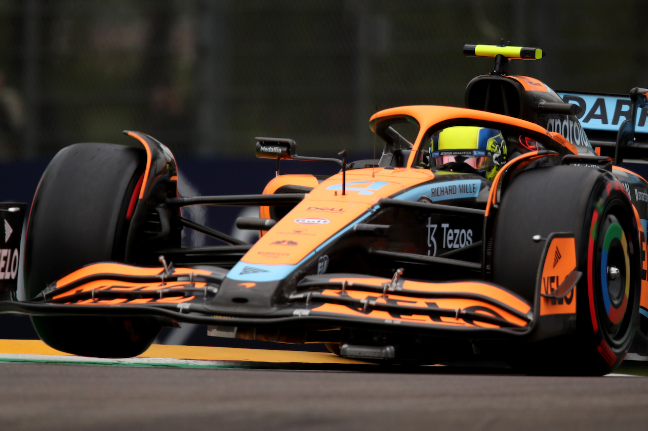 GP EMILIA ROMAGNA, Lando Norris (GBR) McLaren MCL36.
22.04.2022. Formula 1 World Championship, Rd 4, Emilia Romagna Grand Prix, Imola, Italy, Qualifiche Day.
 - www.xpbimages.com, EMail: requests@xpbimages.com © Copyright: Coates / XPB Images