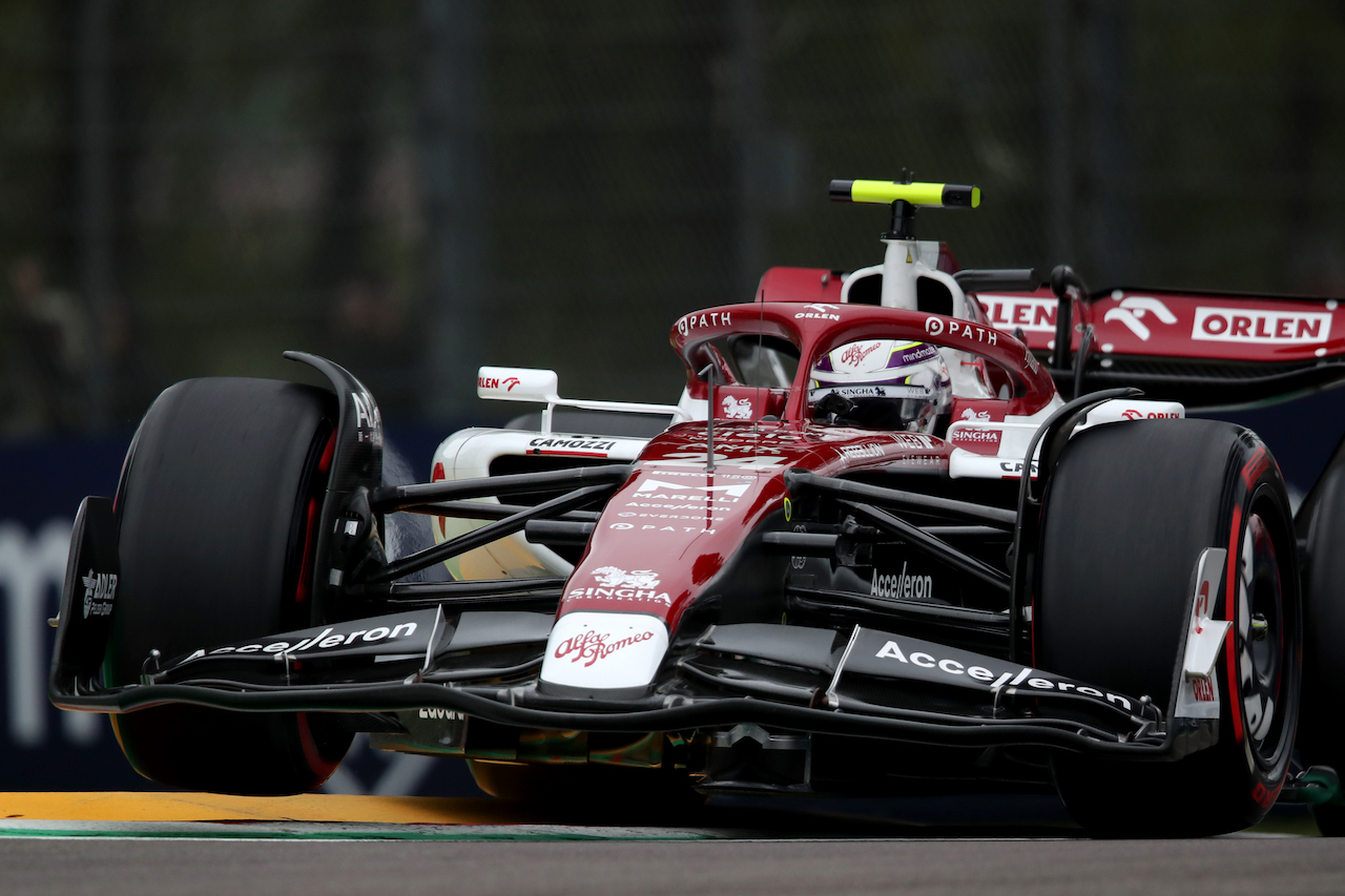 GP EMILIA ROMAGNA, Guanyu Zhou (CHN) Alfa Romeo F1 Team C42.
22.04.2022. Formula 1 World Championship, Rd 4, Emilia Romagna Grand Prix, Imola, Italy, Qualifiche Day.
 - www.xpbimages.com, EMail: requests@xpbimages.com © Copyright: Coates / XPB Images