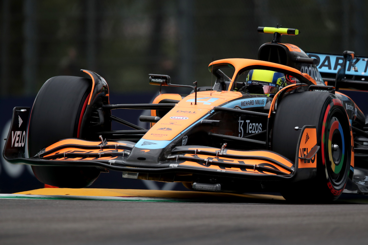 GP EMILIA ROMAGNA, Lando Norris (GBR) McLaren MCL36.
22.04.2022. Formula 1 World Championship, Rd 4, Emilia Romagna Grand Prix, Imola, Italy, Qualifiche Day.
 - www.xpbimages.com, EMail: requests@xpbimages.com © Copyright: Coates / XPB Images