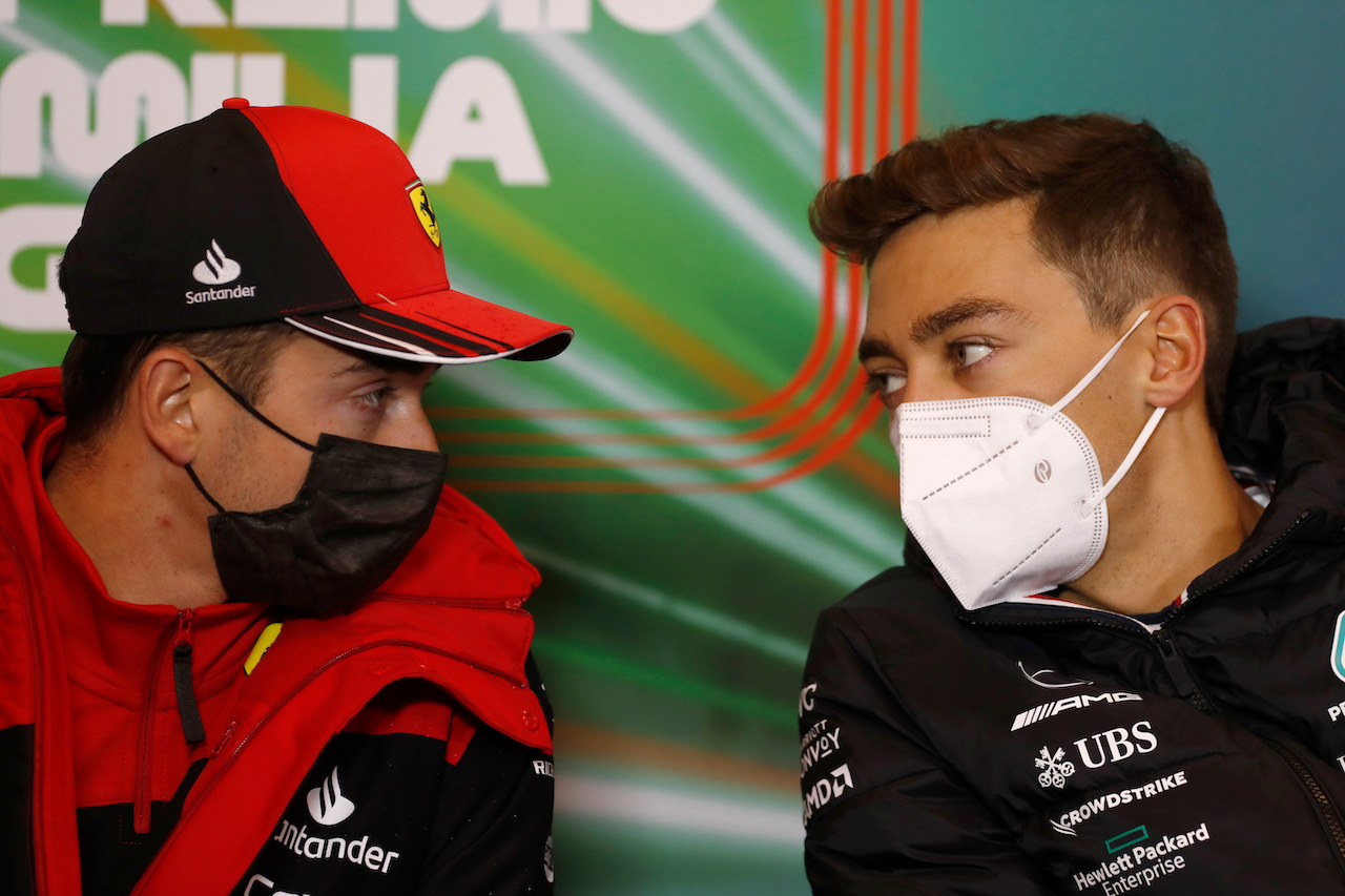 GP EMILIA ROMAGNA, (L to R): Charles Leclerc (MON) Ferrari e George Russell (GBR) Mercedes AMG F1 in the FIA Press Conference.
22.04.2022. Formula 1 World Championship, Rd 4, Emilia Romagna Grand Prix, Imola, Italy, Qualifiche Day.
- www.xpbimages.com, EMail: requests@xpbimages.com © Copyright: XPB Images