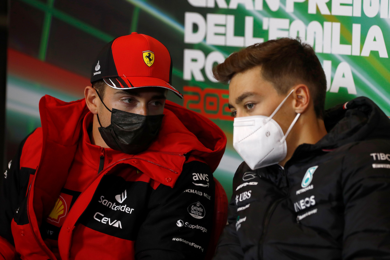 GP EMILIA ROMAGNA, (L to R): Charles Leclerc (MON) Ferrari e George Russell (GBR) Mercedes AMG F1 in the FIA Press Conference.
22.04.2022. Formula 1 World Championship, Rd 4, Emilia Romagna Grand Prix, Imola, Italy, Qualifiche Day.
- www.xpbimages.com, EMail: requests@xpbimages.com © Copyright: XPB Images
