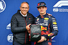 GP EMILIA ROMAGNA, Max Verstappen (NLD) Red Bull Racing (Right) receives the Pirelli Pole Position Award from Stefano Domenicali (ITA) Formula One President e CEO.
22.04.2022. Formula 1 World Championship, Rd 4, Emilia Romagna Grand Prix, Imola, Italy, Qualifiche Day.
- www.xpbimages.com, EMail: requests@xpbimages.com © Copyright: Batchelor / XPB Images