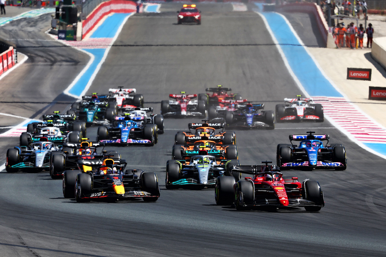 GP FRANCIA, Charles Leclerc (MON) Ferrari F1-75 davanti a at the partenza of the race.
24.07.2022. Formula 1 World Championship, Rd 12, French Grand Prix, Paul Ricard, France, Gara Day.
- www.xpbimages.com, EMail: requests@xpbimages.com © Copyright: Batchelor / XPB Images