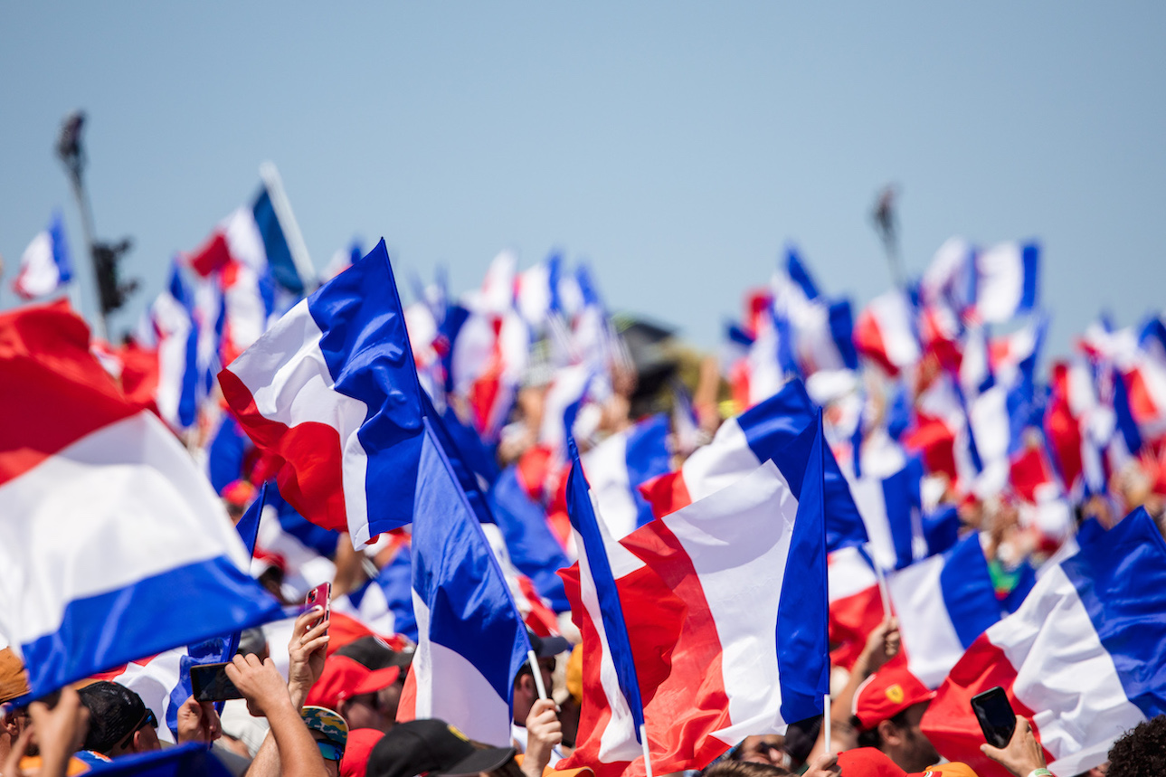 GP FRANCIA, Circuit Atmosfera - fans in the grandstand with flags.
24.07.2022. Formula 1 World Championship, Rd 12, French Grand Prix, Paul Ricard, France, Gara Day.
- www.xpbimages.com, EMail: requests@xpbimages.com © Copyright: Bearne / XPB Images