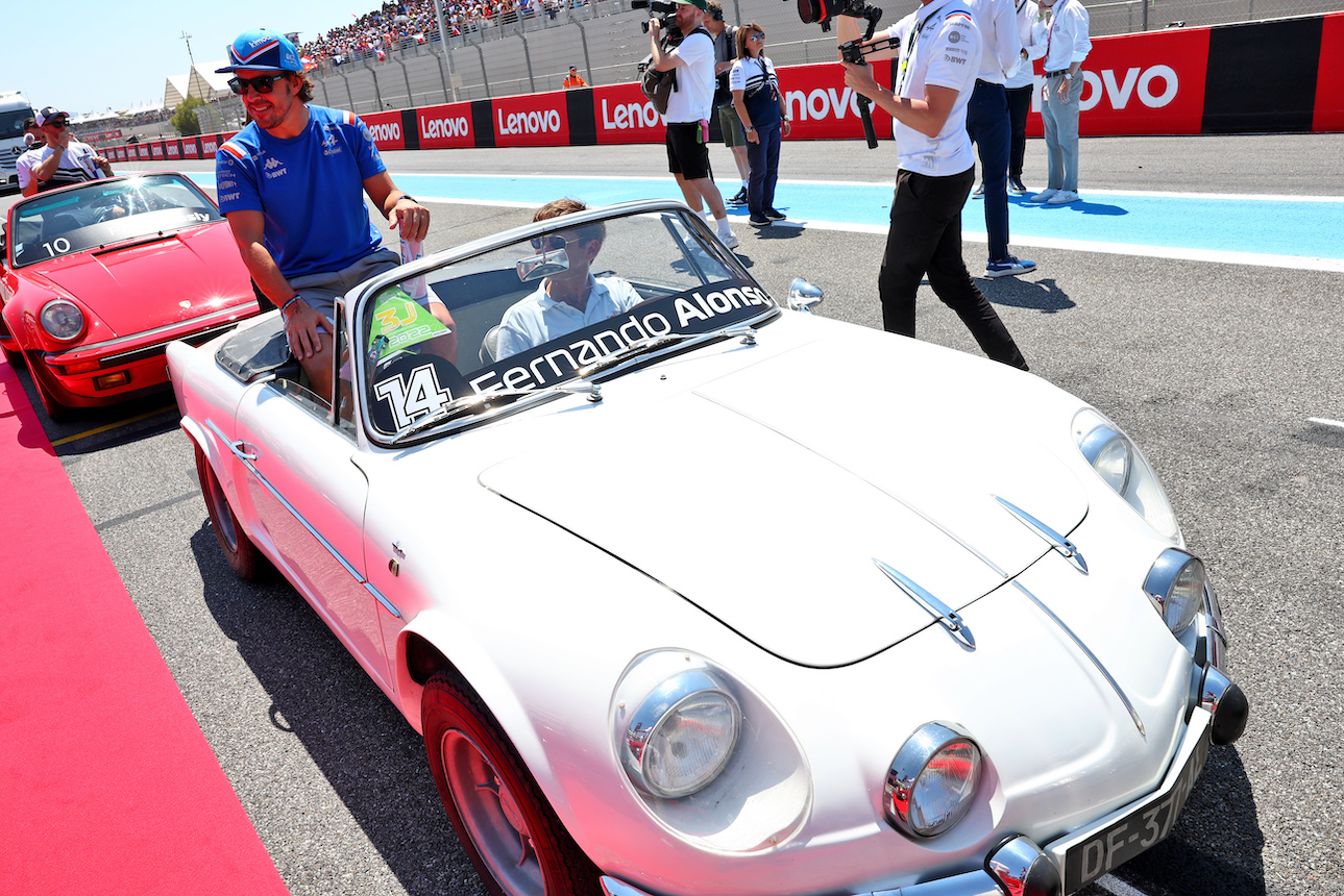 GP FRANCIA, Fernando Alonso (ESP) Alpine F1 Team on the drivers parade.
24.07.2022. Formula 1 World Championship, Rd 12, French Grand Prix, Paul Ricard, France, Gara Day.
- www.xpbimages.com, EMail: requests@xpbimages.com © Copyright: Batchelor / XPB Images