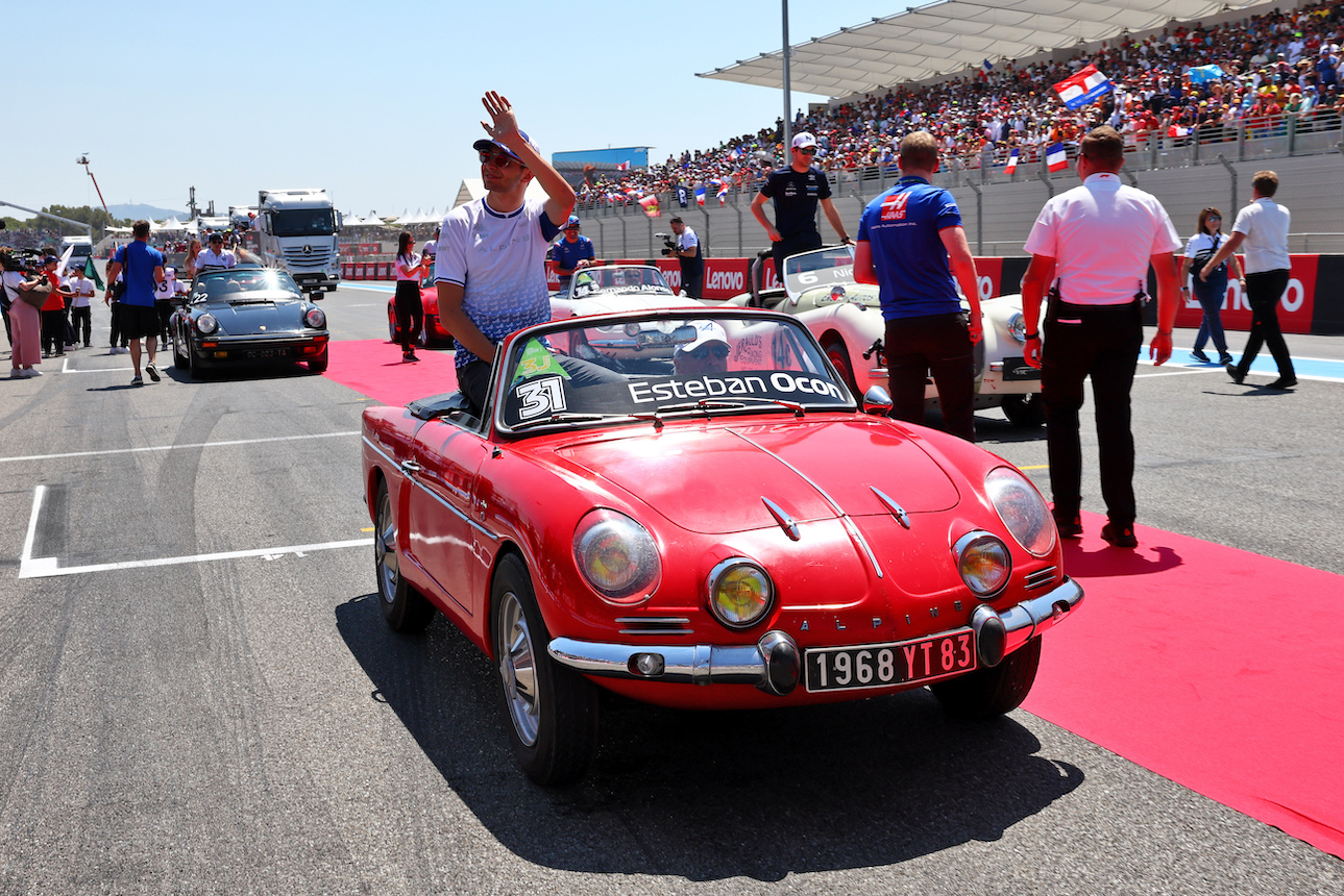 GP FRANCIA, Esteban Ocon (FRA) Alpine F1 Team on the drivers parade.
24.07.2022. Formula 1 World Championship, Rd 12, French Grand Prix, Paul Ricard, France, Gara Day.
- www.xpbimages.com, EMail: requests@xpbimages.com © Copyright: Batchelor / XPB Images