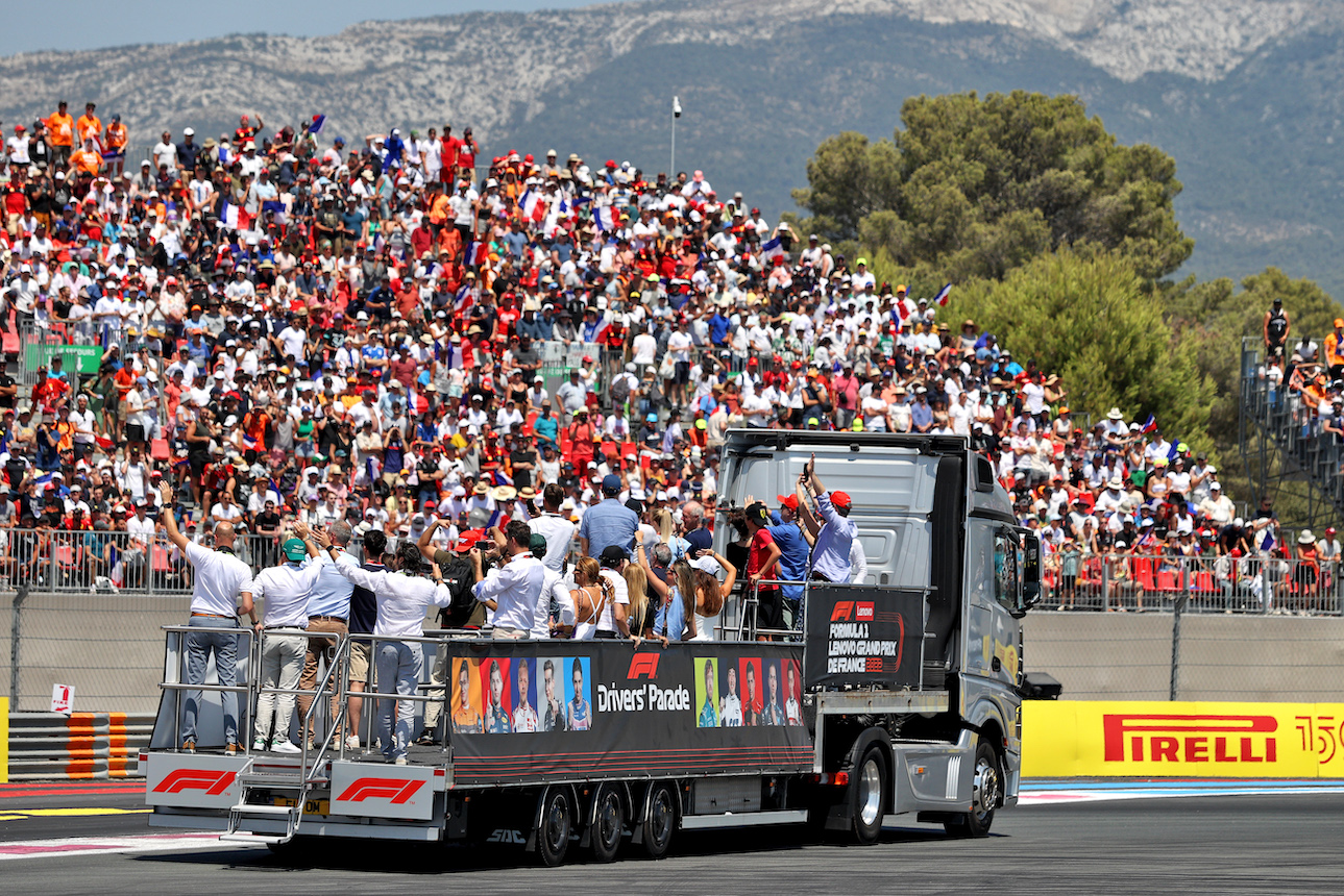 GP FRANCIA, Circuit Atmosfera - Paddock Club drivers parade experience.
24.07.2022. Formula 1 World Championship, Rd 12, French Grand Prix, Paul Ricard, France, Gara Day.
- www.xpbimages.com, EMail: requests@xpbimages.com © Copyright: Moy / XPB Images