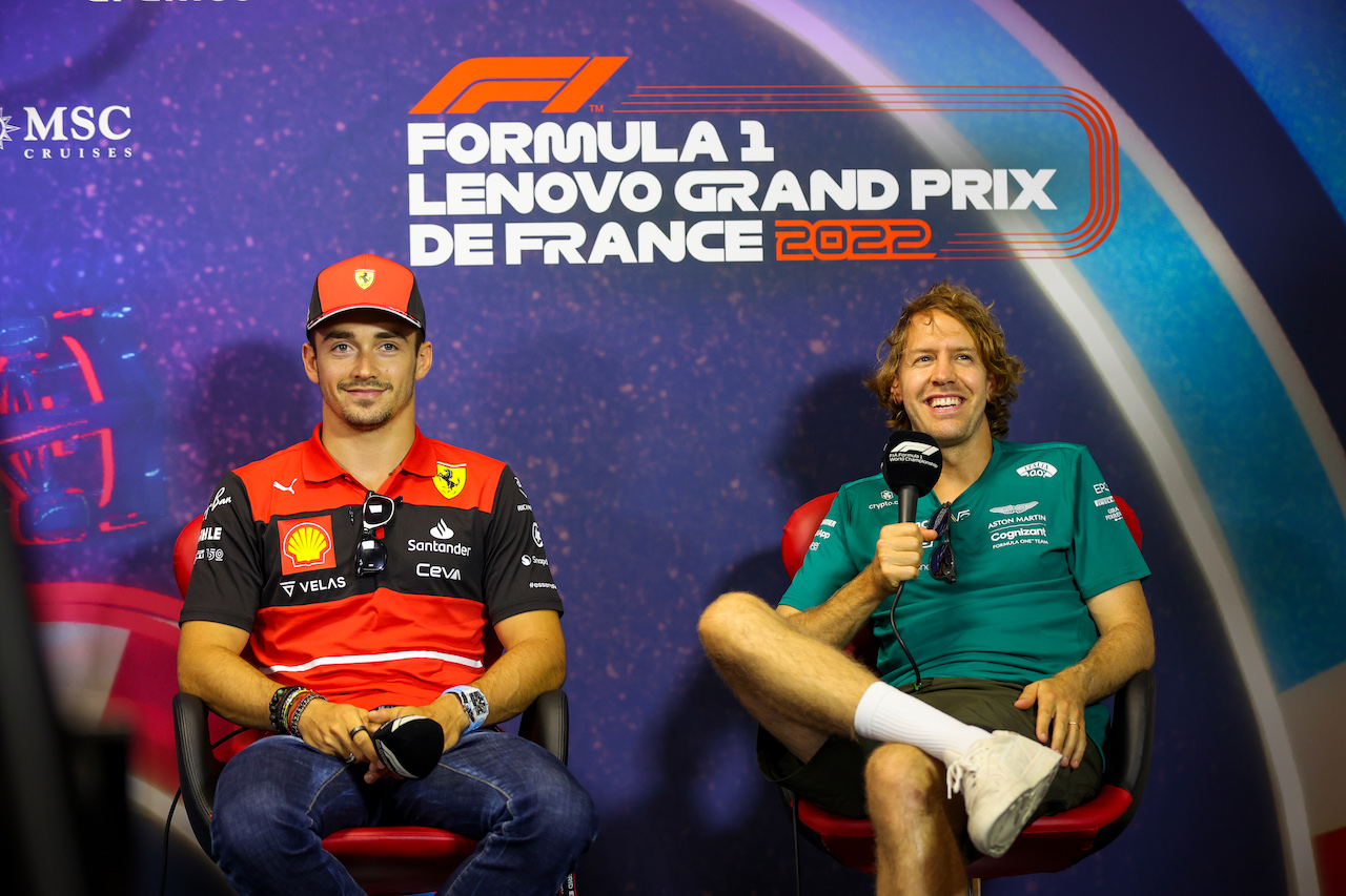 GP FRANCIA, (L to R): Charles Leclerc (MON) Ferrari e Sebastian Vettel (GER) Aston Martin F1 Team in the FIA Press Conference.
21.07.2022. Formula 1 World Championship, Rd 12, French Grand Prix, Paul Ricard, France, Preparation Day.
- www.xpbimages.com, EMail: requests@xpbimages.com © Copyright: XPB Images