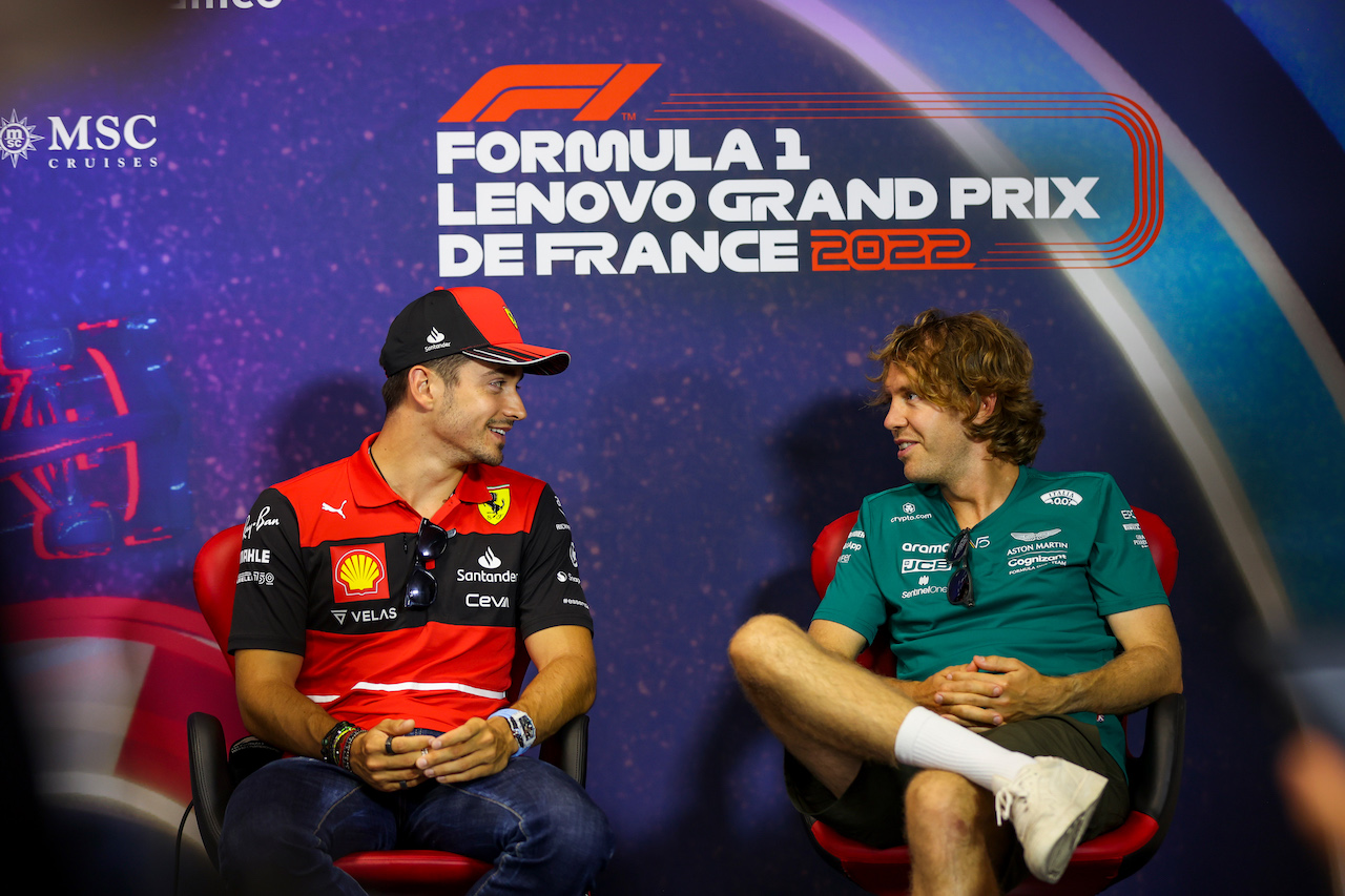 GP FRANCIA, (L to R): Charles Leclerc (MON) Ferrari e Sebastian Vettel (GER) Aston Martin F1 Team in the FIA Press Conference.
21.07.2022. Formula 1 World Championship, Rd 12, French Grand Prix, Paul Ricard, France, Preparation Day.
- www.xpbimages.com, EMail: requests@xpbimages.com © Copyright: XPB Images