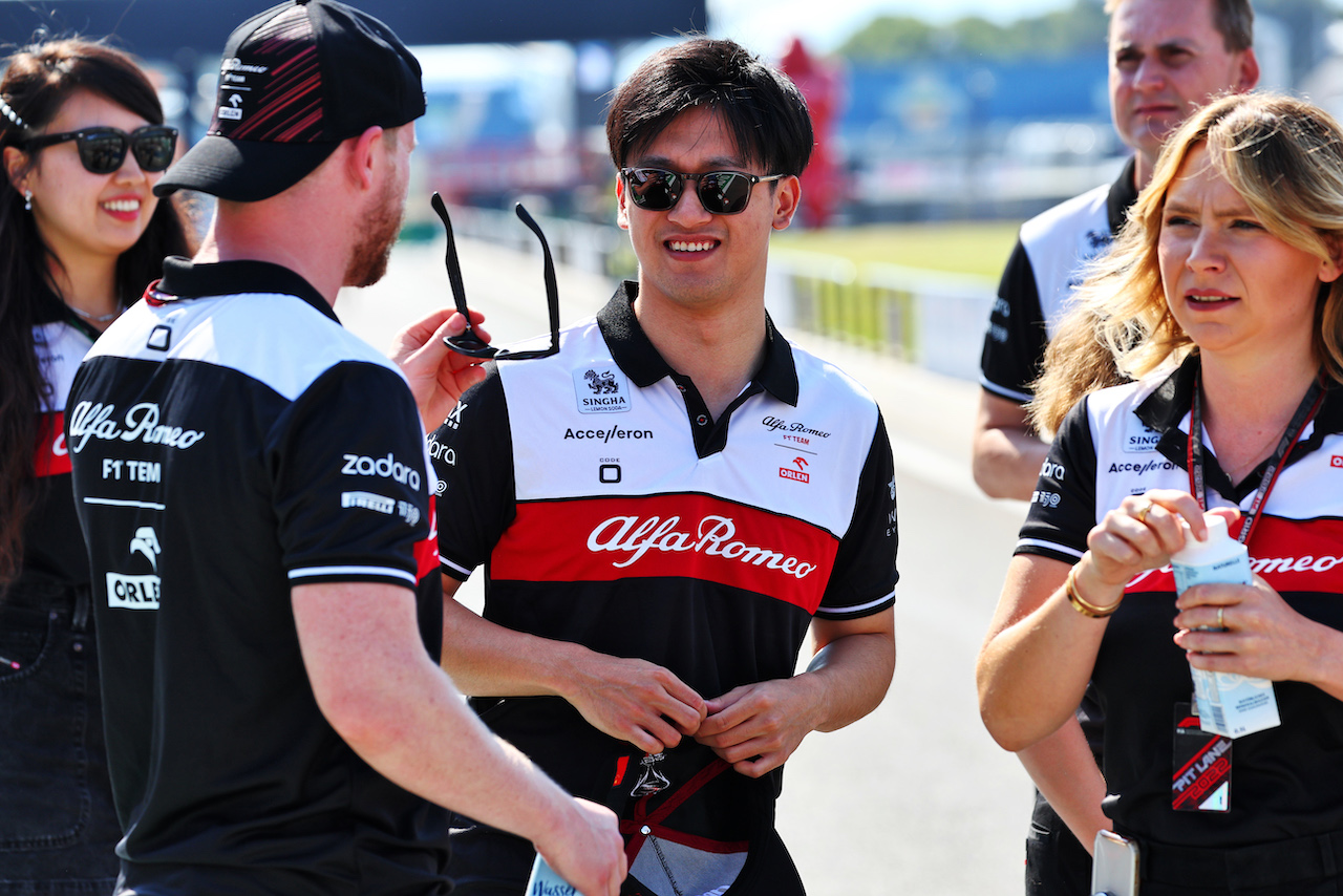 GP FRANCIA, Guanyu Zhou (CHN) Alfa Romeo F1 Team walks the circuit with the team.
21.07.2022. Formula 1 World Championship, Rd 12, French Grand Prix, Paul Ricard, France, Preparation Day.
- www.xpbimages.com, EMail: requests@xpbimages.com © Copyright: Batchelor / XPB Images