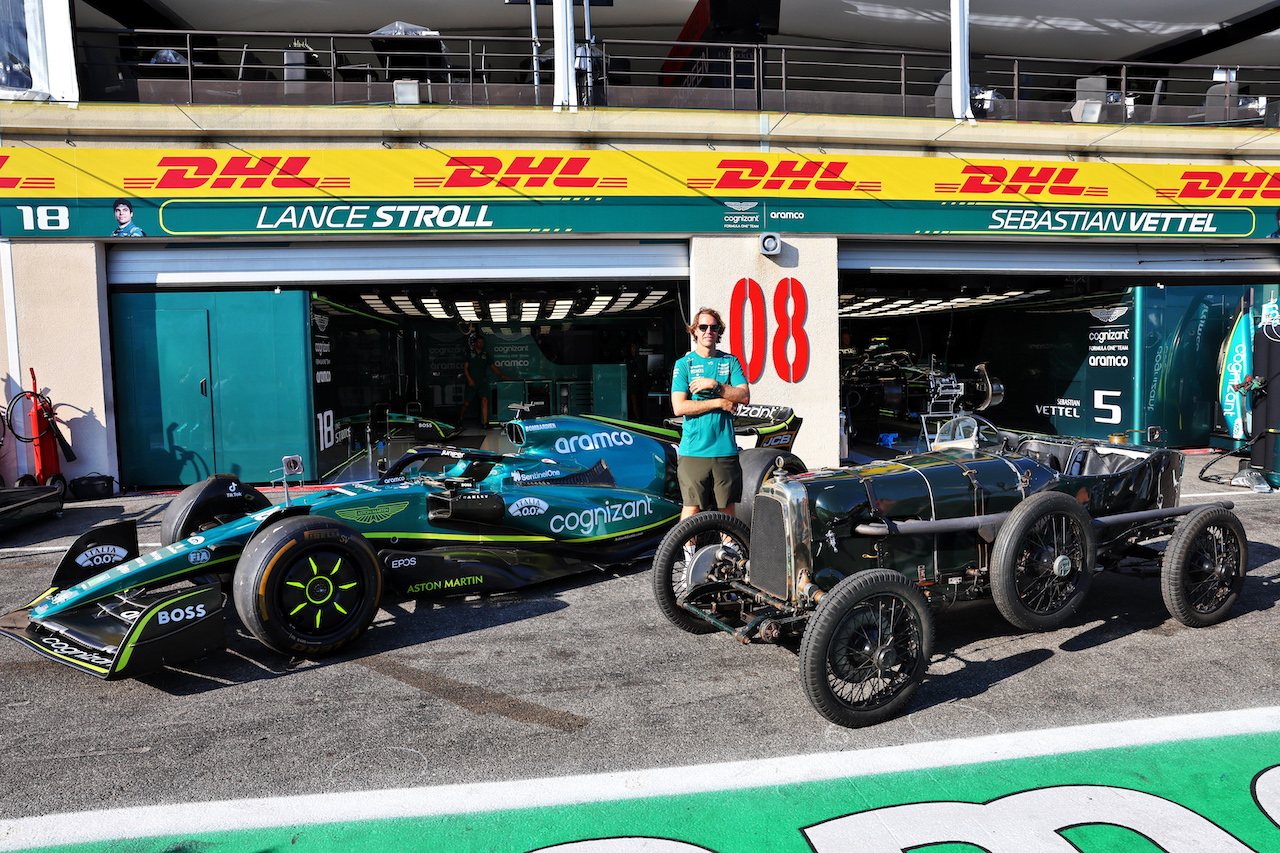 GP FRANCIA, Sebastian Vettel (GER) Aston Martin F1 Team with the 1922 Aston Martin 'Green Pea' e the Aston Martin F1 Team AMR22.
21.07.2022. Formula 1 World Championship, Rd 12, French Grand Prix, Paul Ricard, France, Preparation Day.
- www.xpbimages.com, EMail: requests@xpbimages.com © Copyright: Batchelor / XPB Images