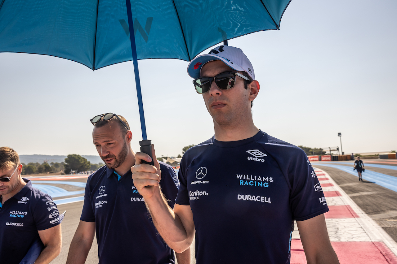 GP FRANCIA, Nicholas Latifi (CDN) Williams Racing walks the circuit with the team.
21.07.2022. Formula 1 World Championship, Rd 12, French Grand Prix, Paul Ricard, France, Preparation Day.
- www.xpbimages.com, EMail: requests@xpbimages.com © Copyright: Bearne / XPB Images