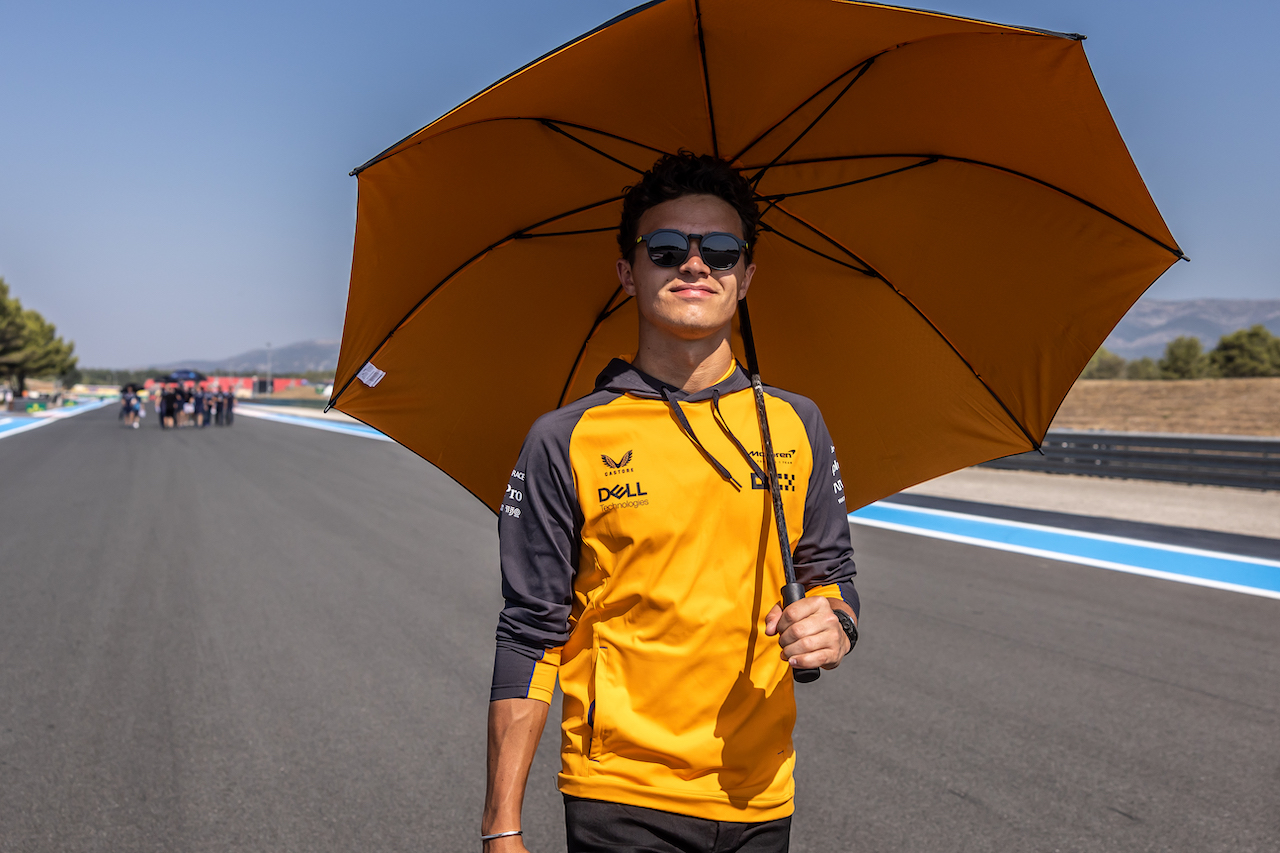 GP FRANCIA, Lando Norris (GBR) McLaren walks the circuit.
21.07.2022. Formula 1 World Championship, Rd 12, French Grand Prix, Paul Ricard, France, Preparation Day.
- www.xpbimages.com, EMail: requests@xpbimages.com © Copyright: Bearne / XPB Images