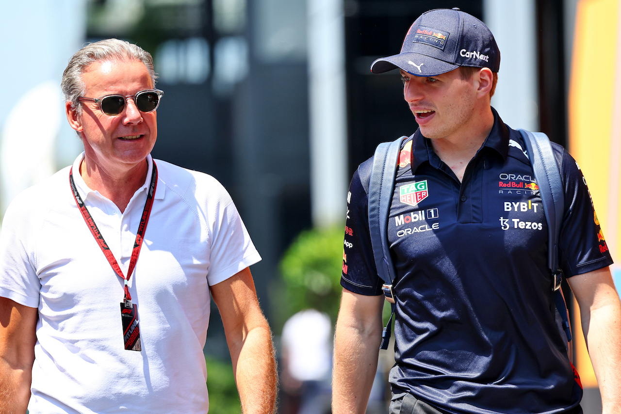 GP FRANCIA, (L to R): Raymond Vermeulen (NLD) Driver Manager with Max Verstappen (NLD) Red Bull Racing.
21.07.2022. Formula 1 World Championship, Rd 12, French Grand Prix, Paul Ricard, France, Preparation Day.
- www.xpbimages.com, EMail: requests@xpbimages.com © Copyright: Batchelor / XPB Images