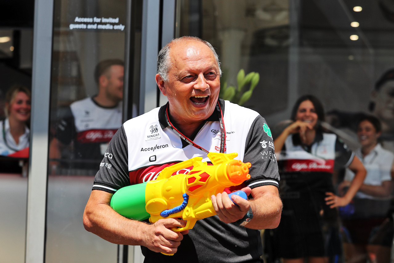 GP FRANCIA, Frederic Vasseur (FRA) Alfa Romeo F1 Team Team Principal in the paddock with a water pistol.
21.07.2022. Formula 1 World Championship, Rd 12, French Grand Prix, Paul Ricard, France, Preparation Day.
- www.xpbimages.com, EMail: requests@xpbimages.com © Copyright: Moy / XPB Images